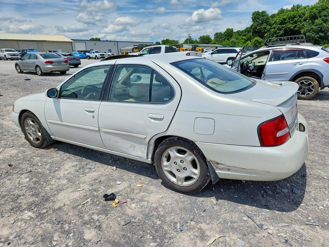 2000 Nissan Altima Gxe White vin: 1N4DL01A3YC154637