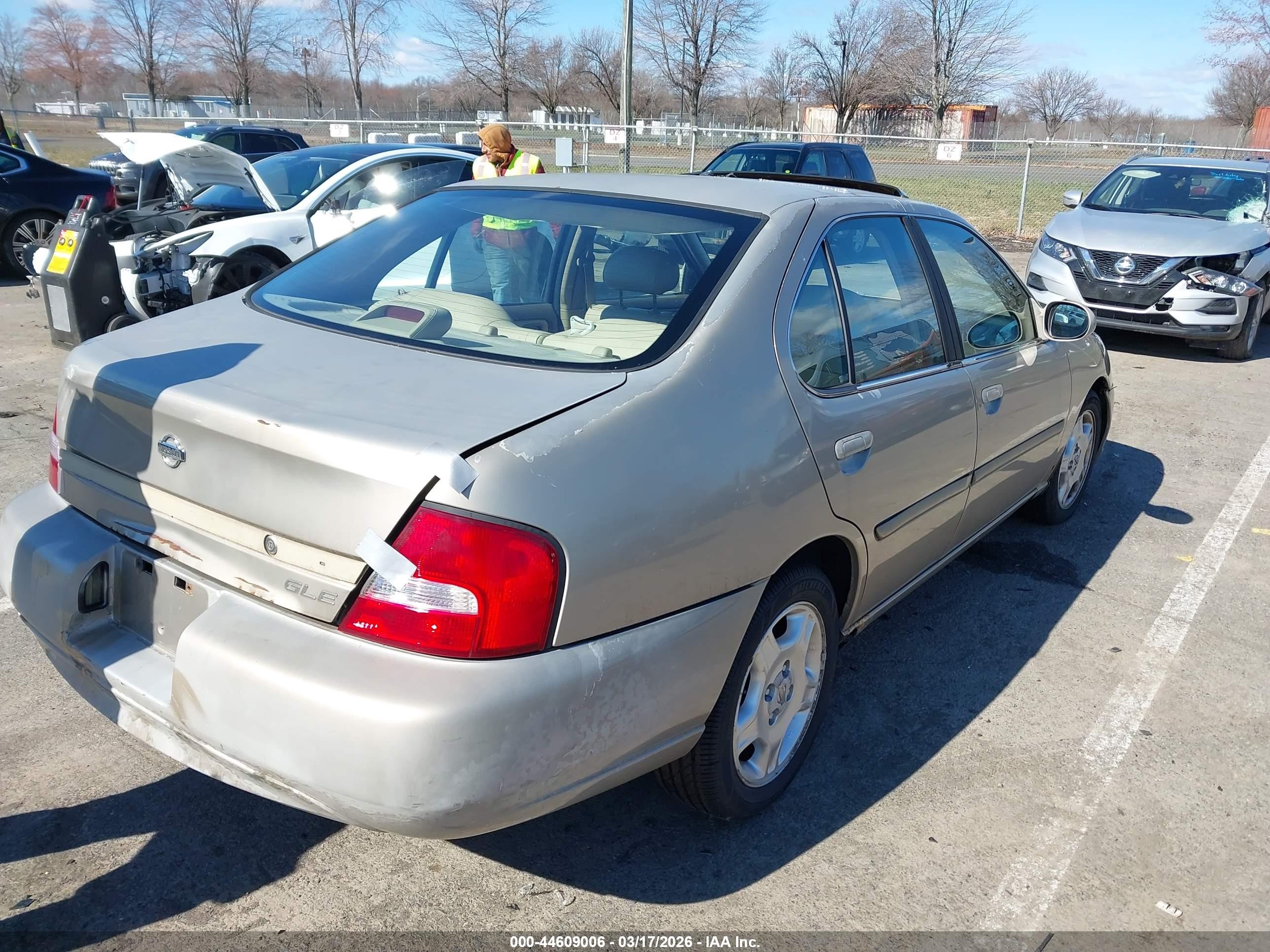 2001 Nissan Altima Gle Beige vin: 1N4DL01AX1C177290