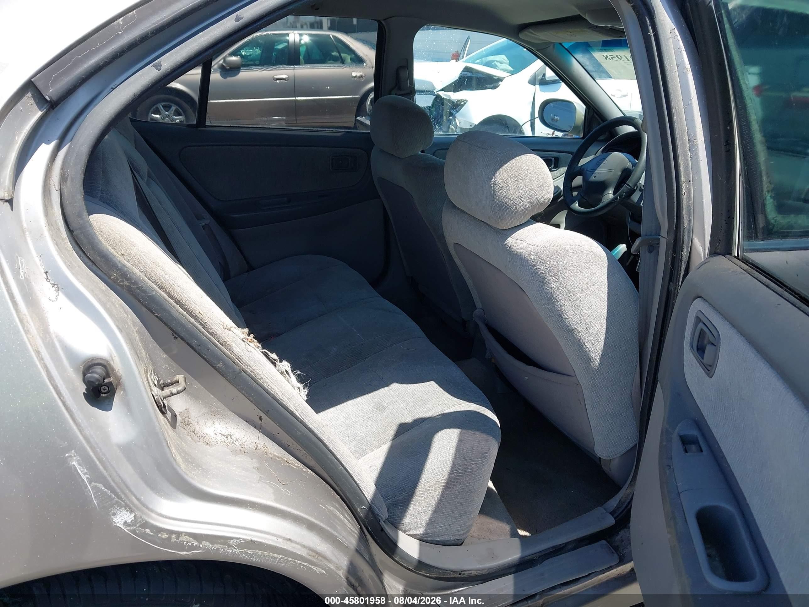 2001 Nissan Altima Gxe Gold vin: 1N4DL01D01C147676