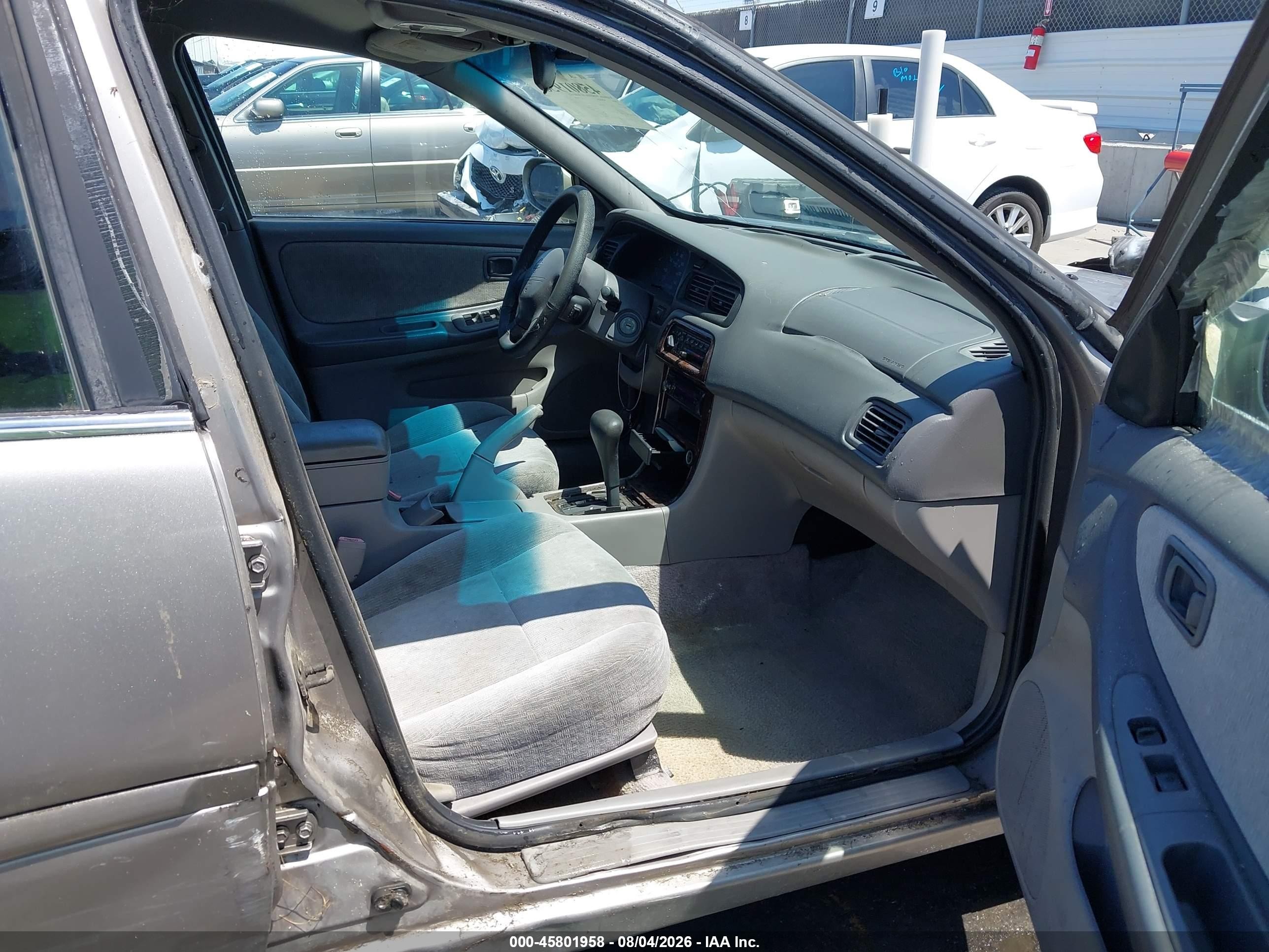 2001 Nissan Altima Gxe Gold vin: 1N4DL01D01C147676