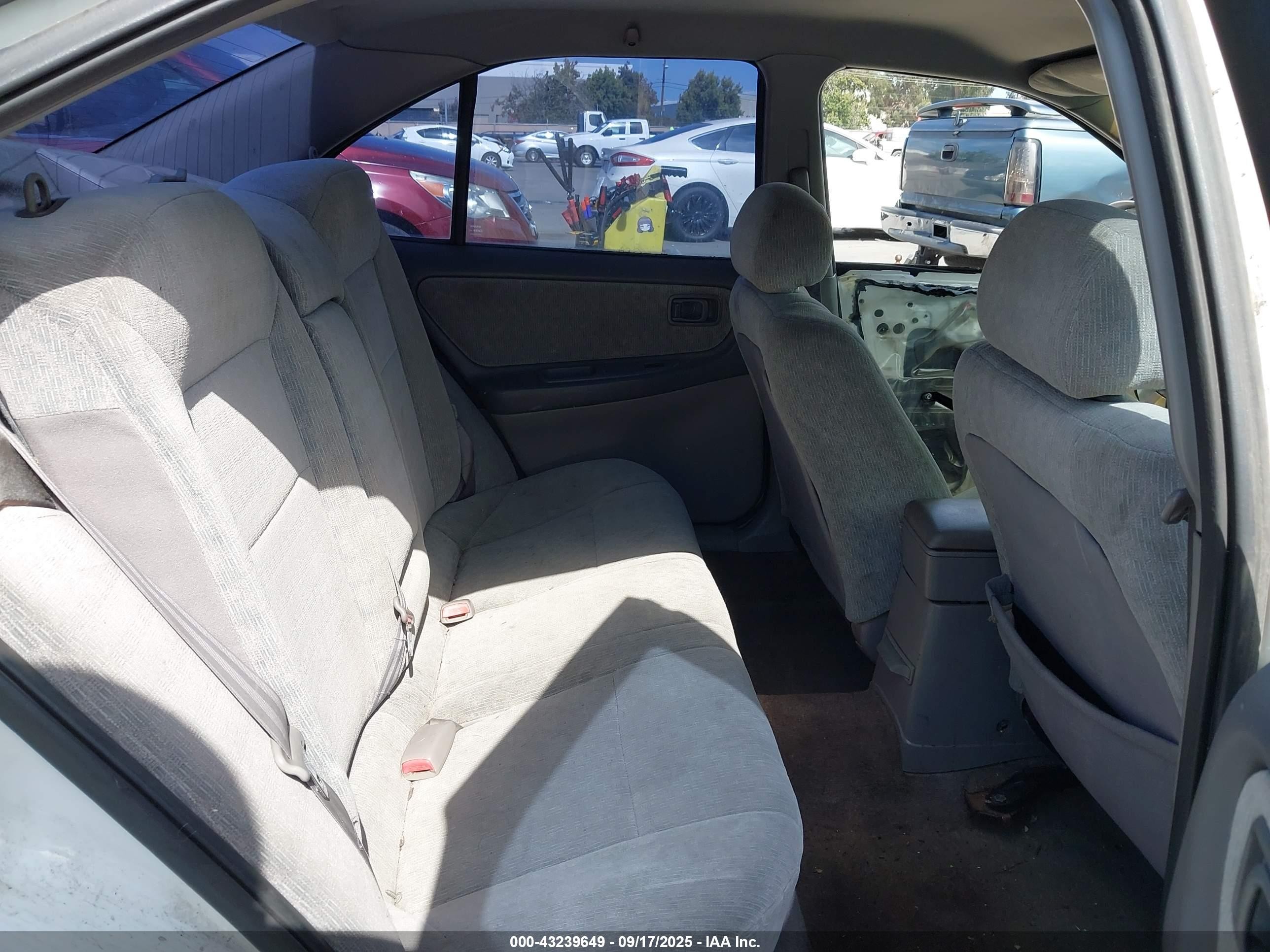 2001 Nissan Altima Gxe White vin: 1N4DL01D01C148889