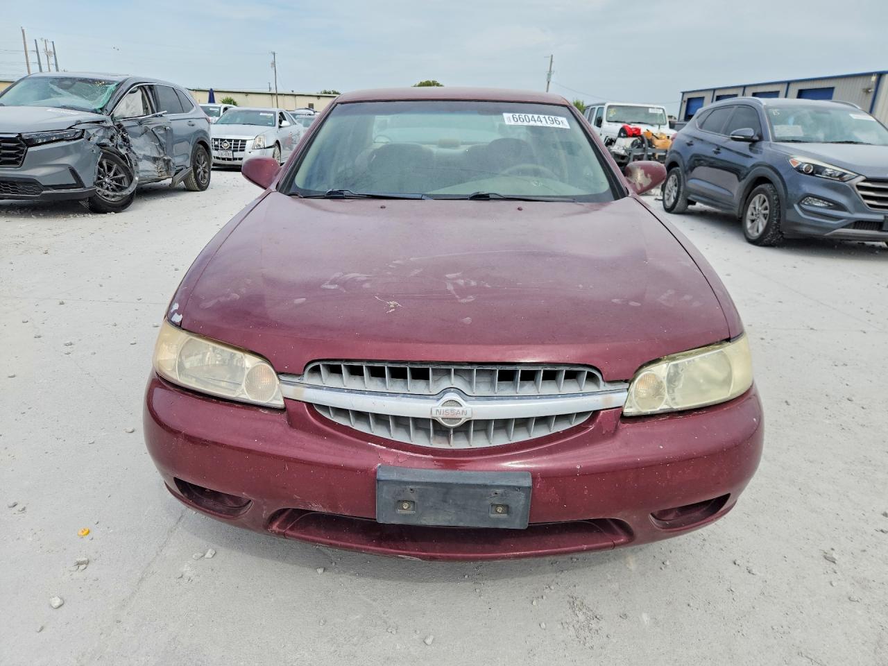 2001 Nissan Altima Xe Maroon vin: 1N4DL01D01C173095