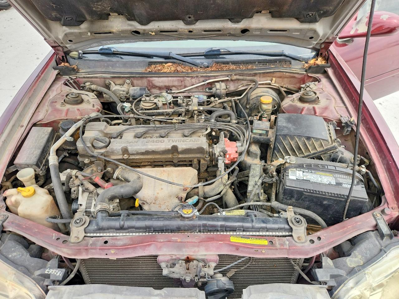 2001 Nissan Altima Xe Maroon vin: 1N4DL01D01C173095