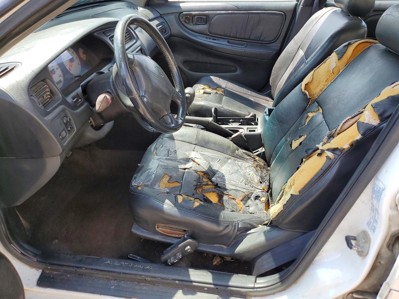 2001 Nissan Altima Xe White vin: 1N4DL01D01C206340
