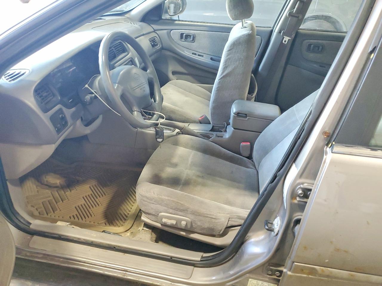2001 Nissan Altima Xe Gray vin: 1N4DL01D01C238558
