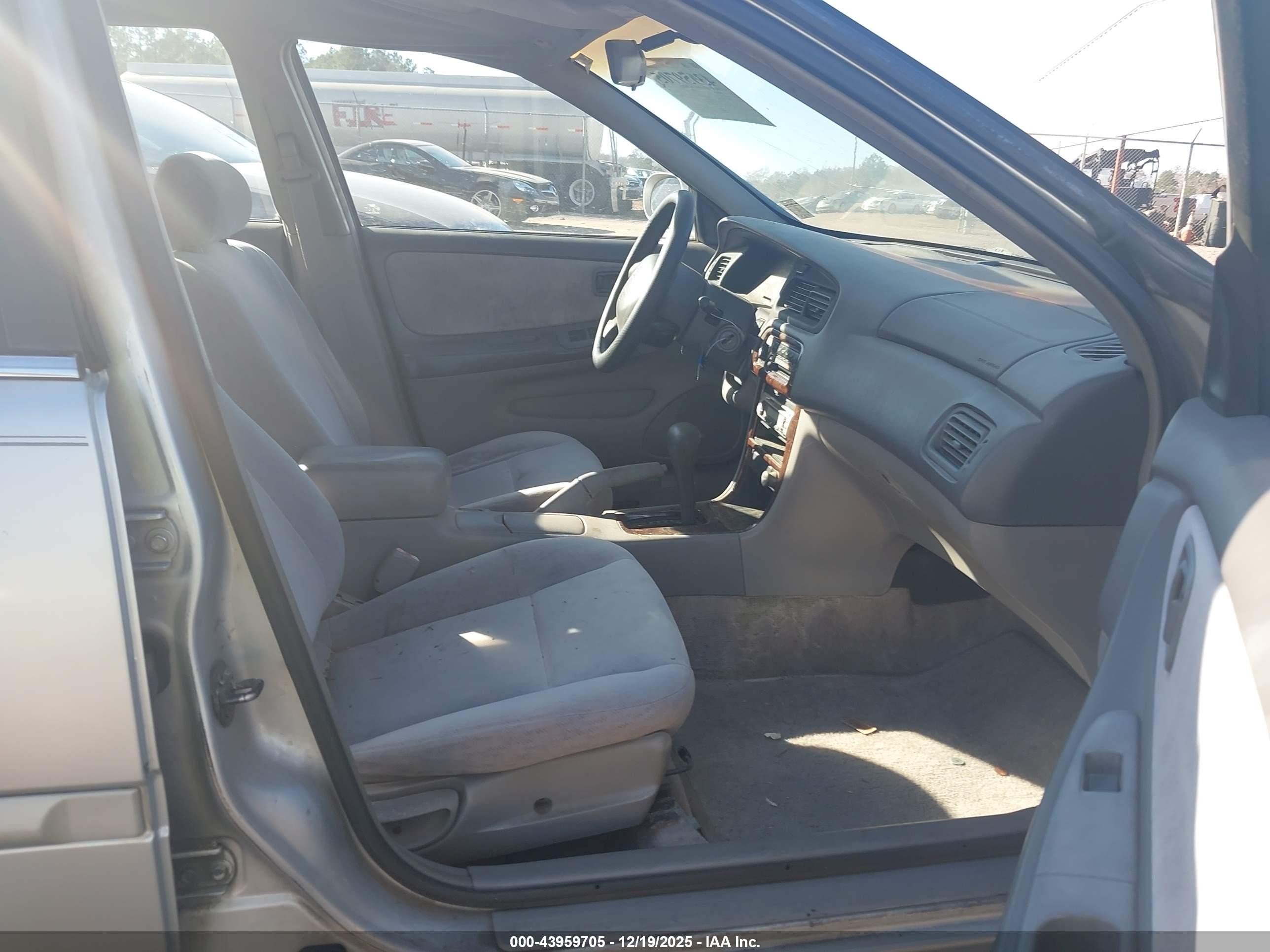 1999 Nissan Altima Gle/gxe/se/se-l/xe Silver vin: 1N4DL01D1XC235595