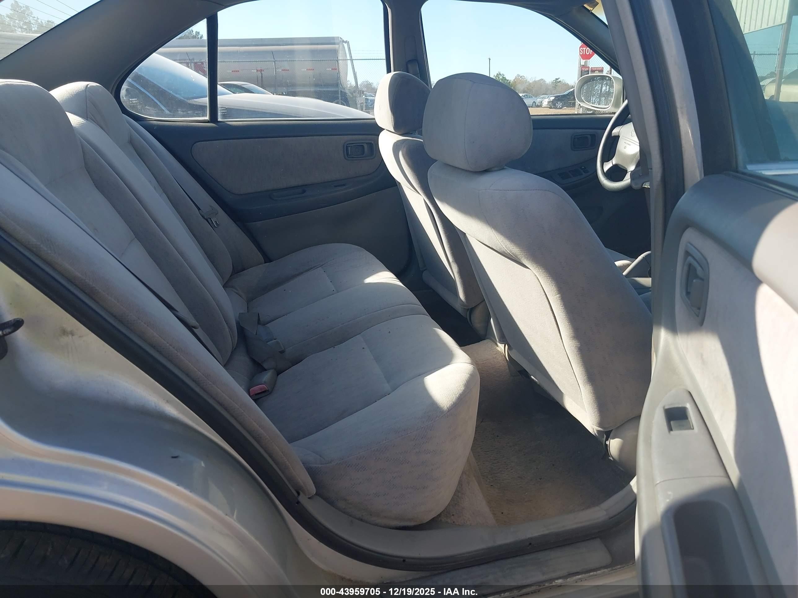 1999 Nissan Altima Gle/gxe/se/se-l/xe Silver vin: 1N4DL01D1XC235595