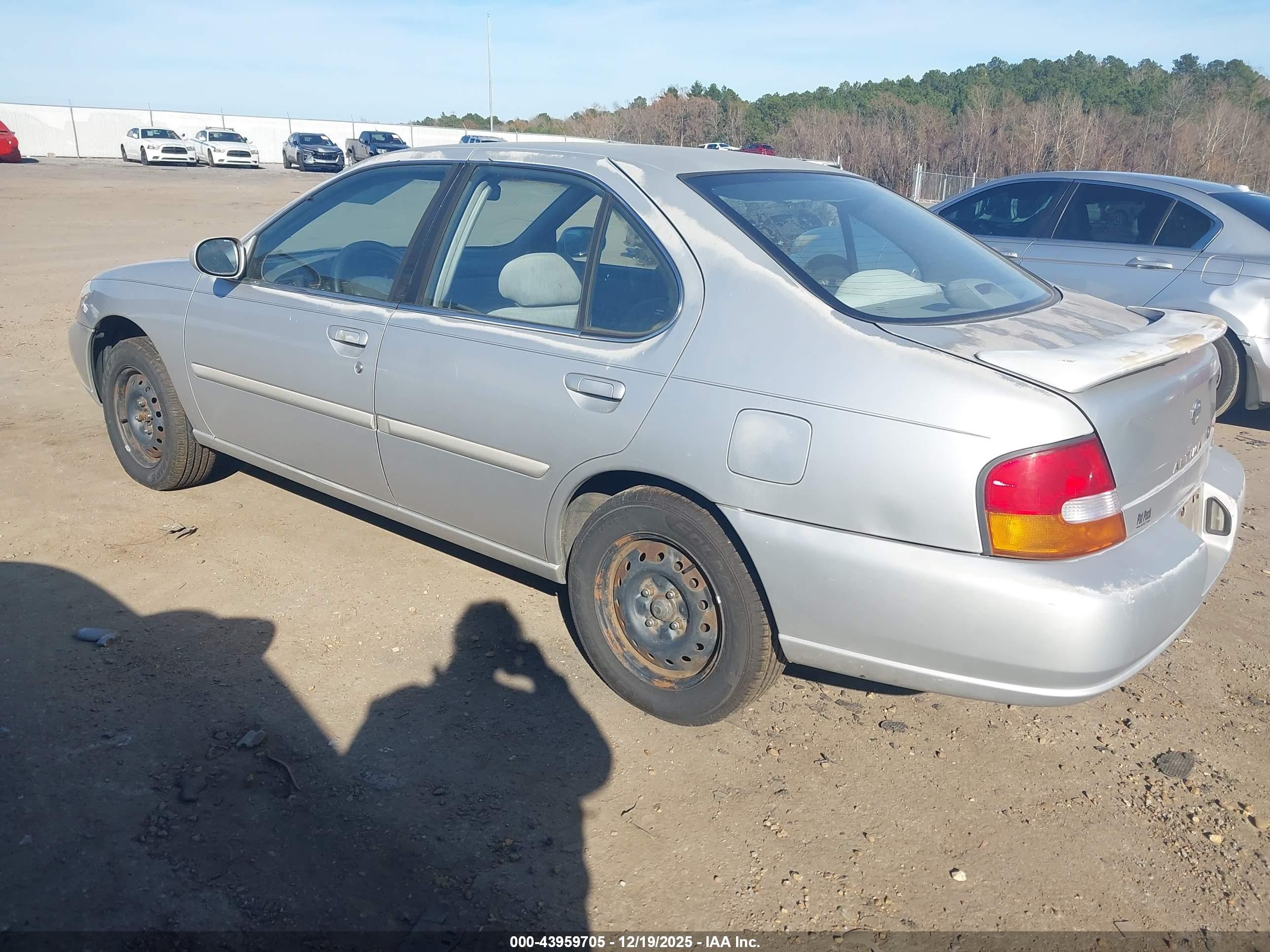 1999 Nissan Altima Gle/gxe/se/se-l/xe Silver vin: 1N4DL01D1XC235595