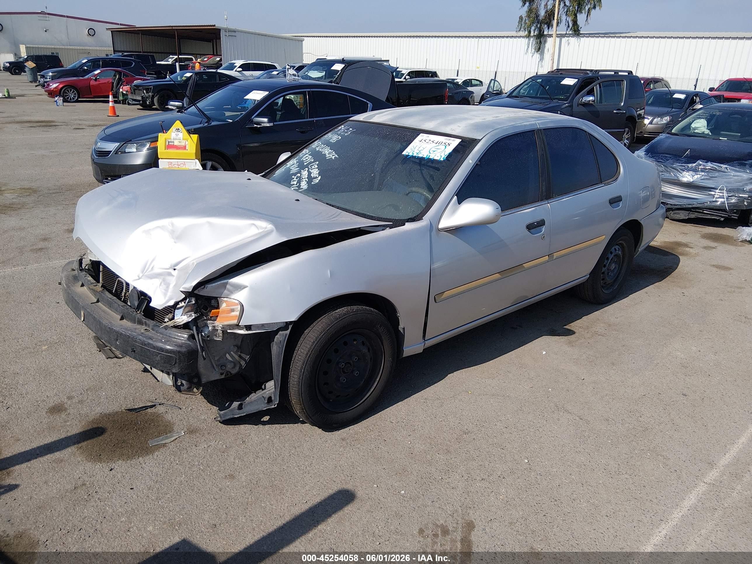 2000 Nissan Altima   Silver vin: 1N4DL01D1YC117306