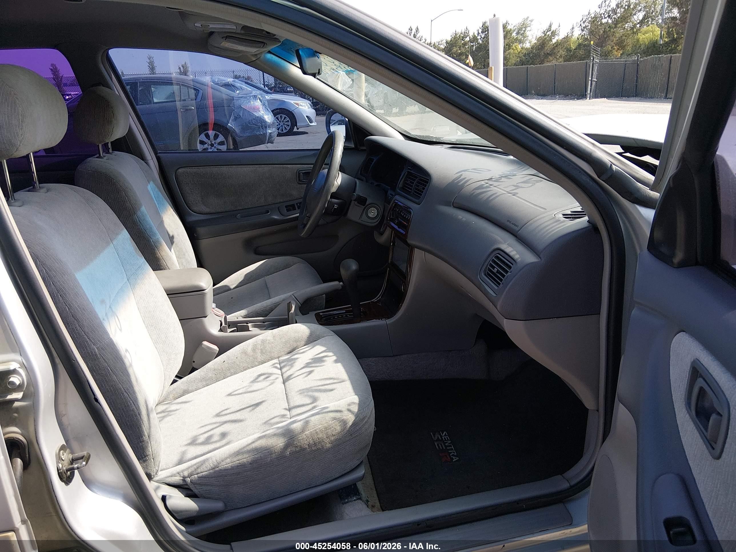 2000 Nissan Altima   Silver vin: 1N4DL01D1YC117306