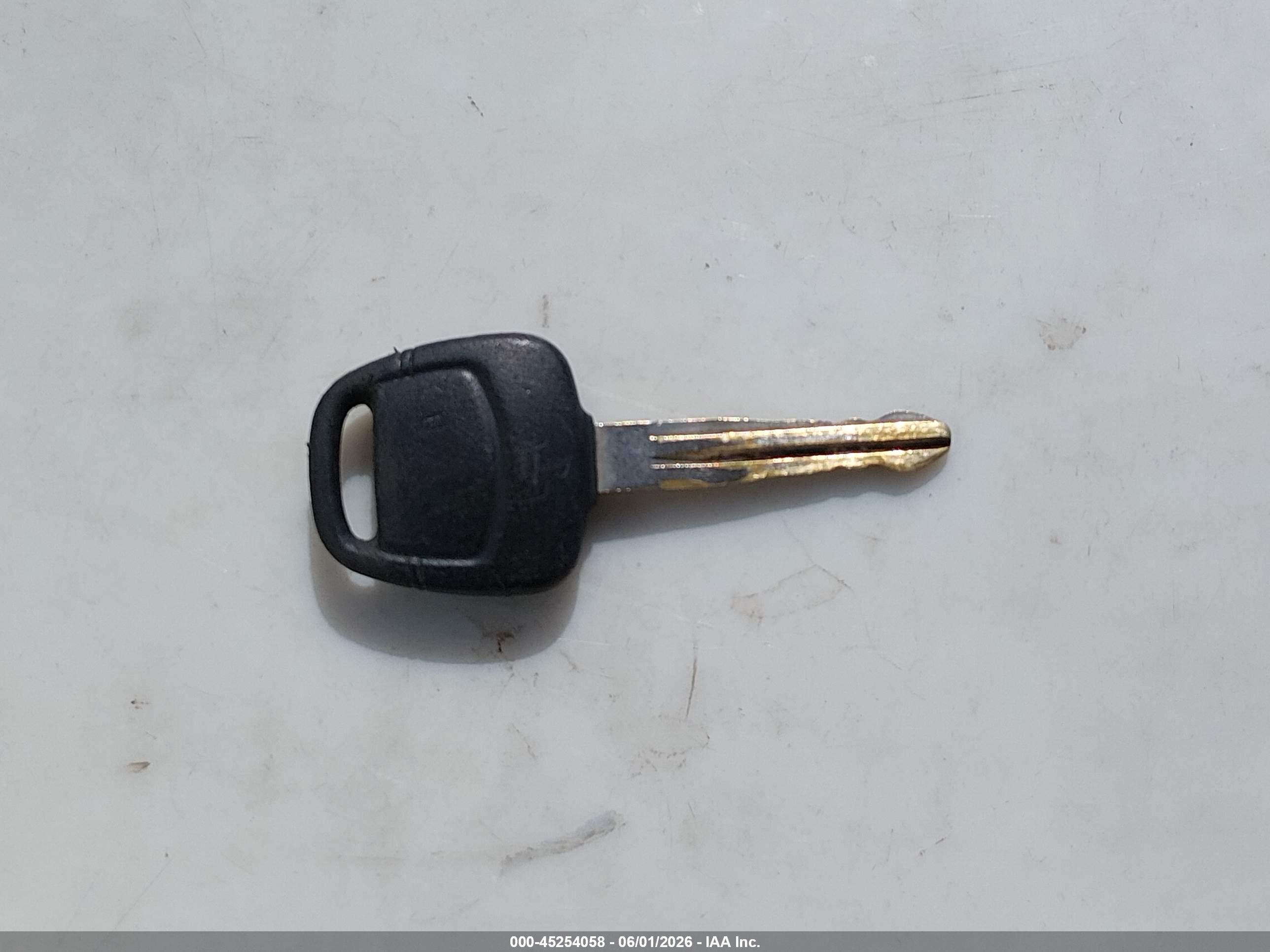 2000 Nissan Altima   Silver vin: 1N4DL01D1YC117306