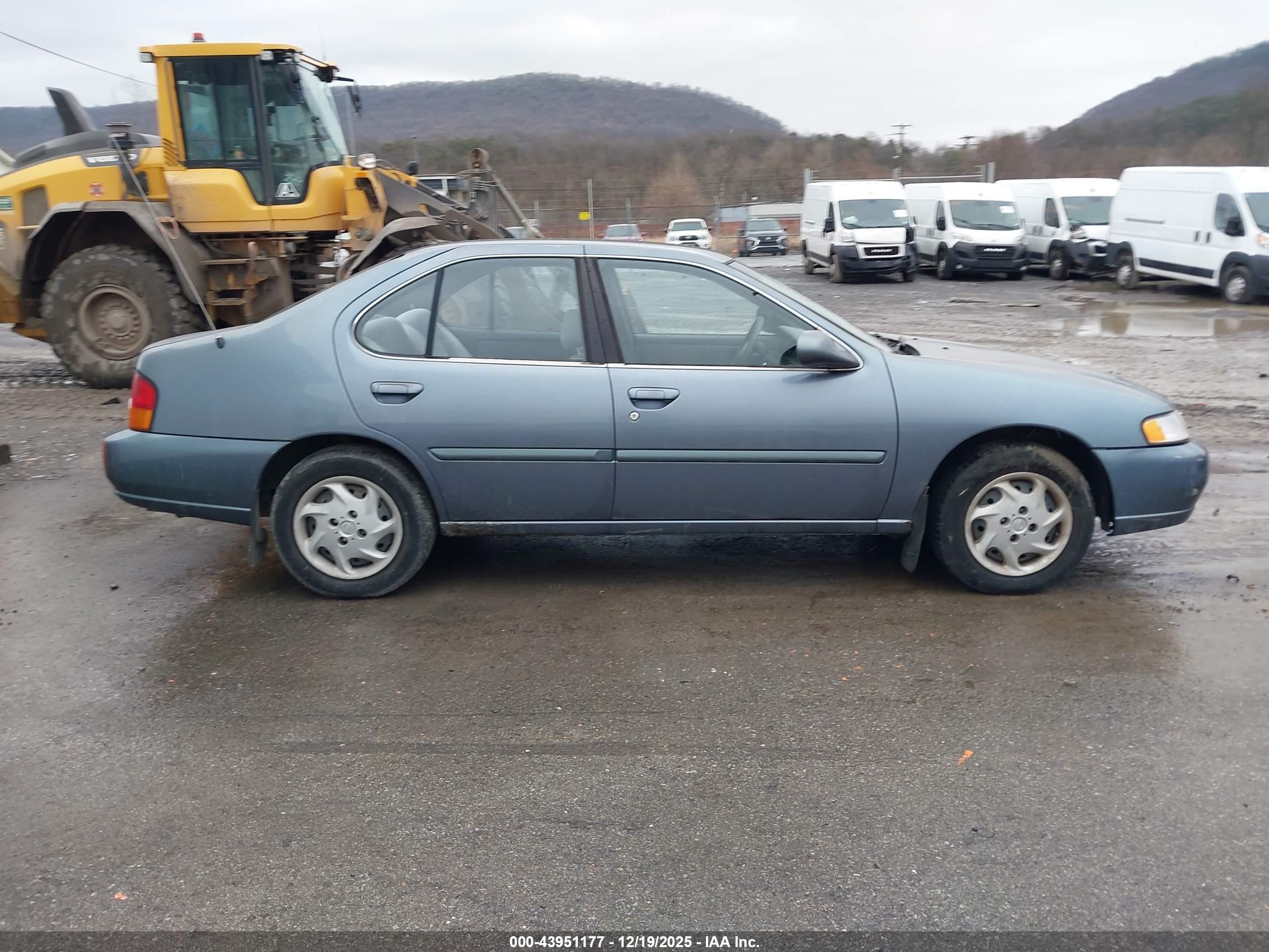 1999 Nissan Altima Gle/gxe/se/se-l/xe Blue vin: 1N4DL01D2XC123761