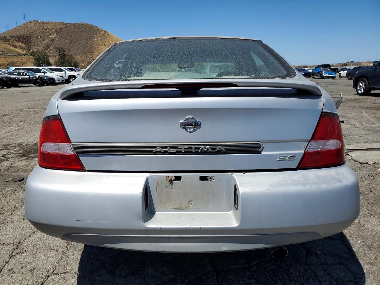 2000 Nissan Altima Xe Silver vin: 1N4DL01D2YC126922