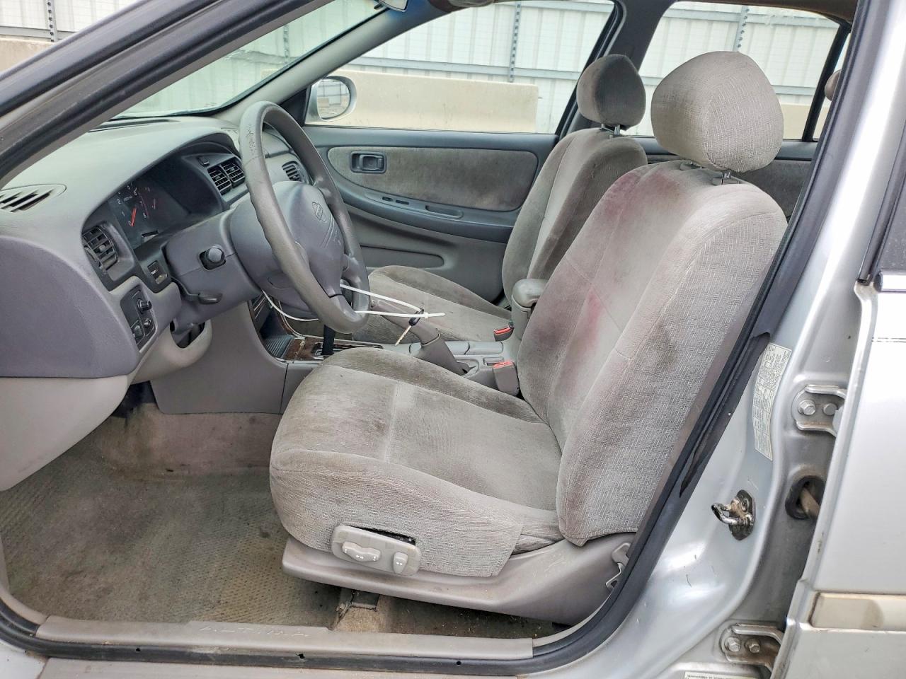 2001 Nissan Altima Xe Silver vin: 1N4DL01D31C187525