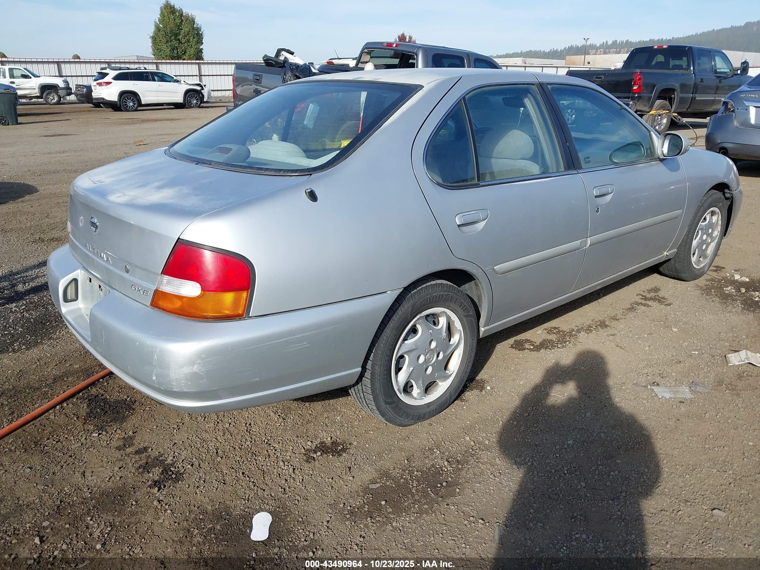 1999 Nissan Altima Gle/gxe/se/se-l/xe Silver vin: 1N4DL01D4XC126810