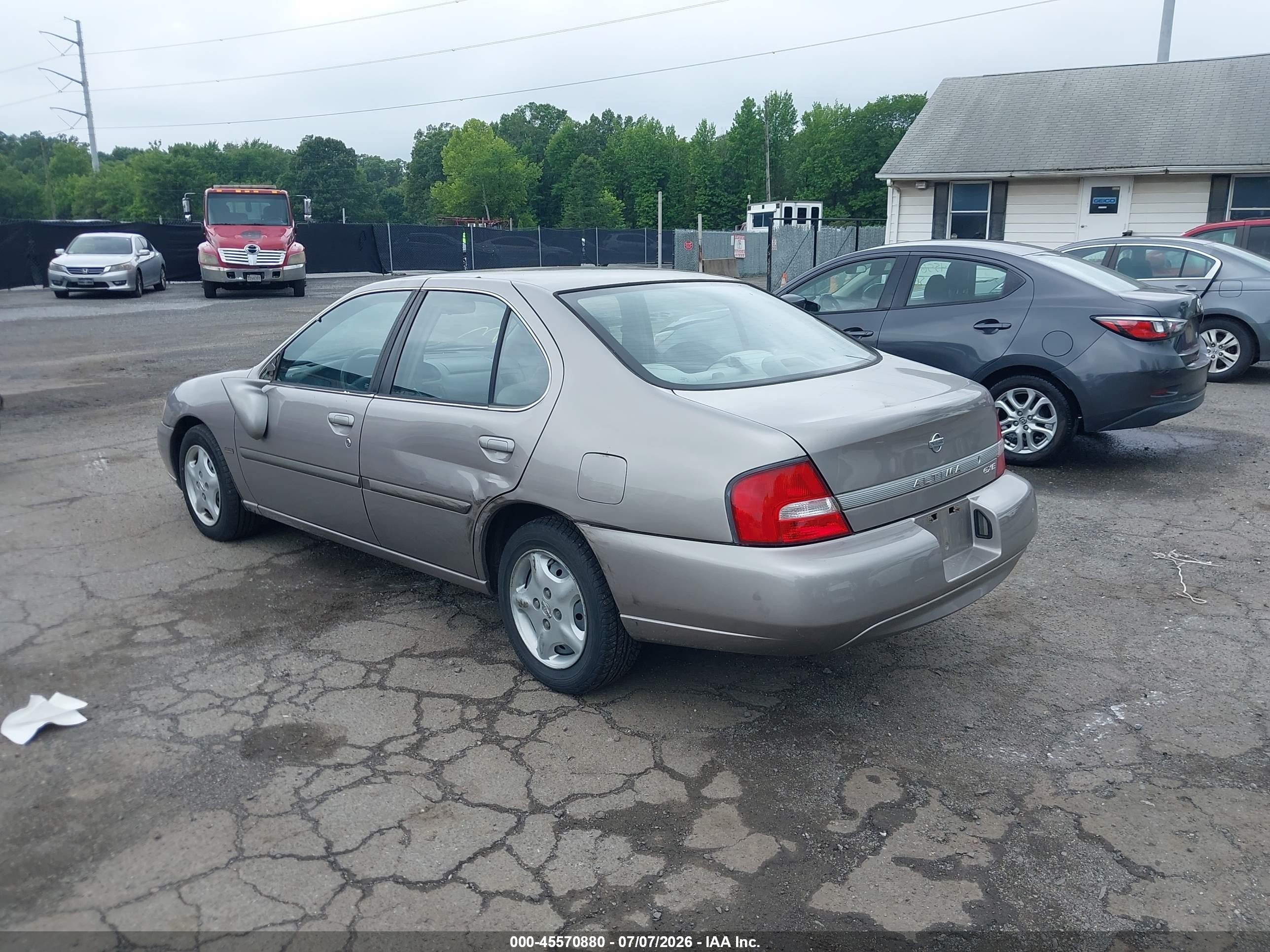 2001 Nissan Altima Gxe Золотой vin: 1N4DL01D51C103043