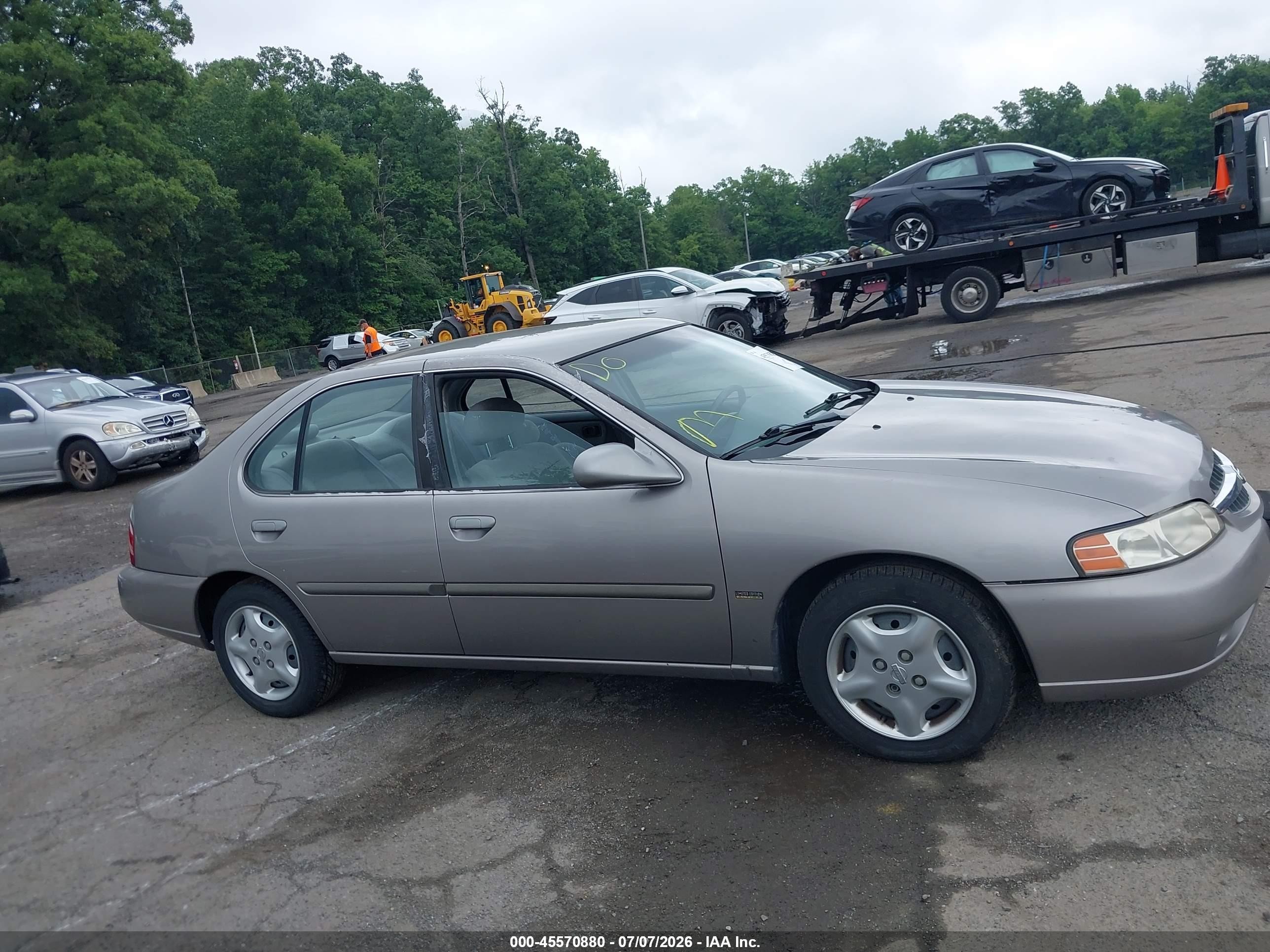 2001 Nissan Altima Gxe Золотой vin: 1N4DL01D51C103043