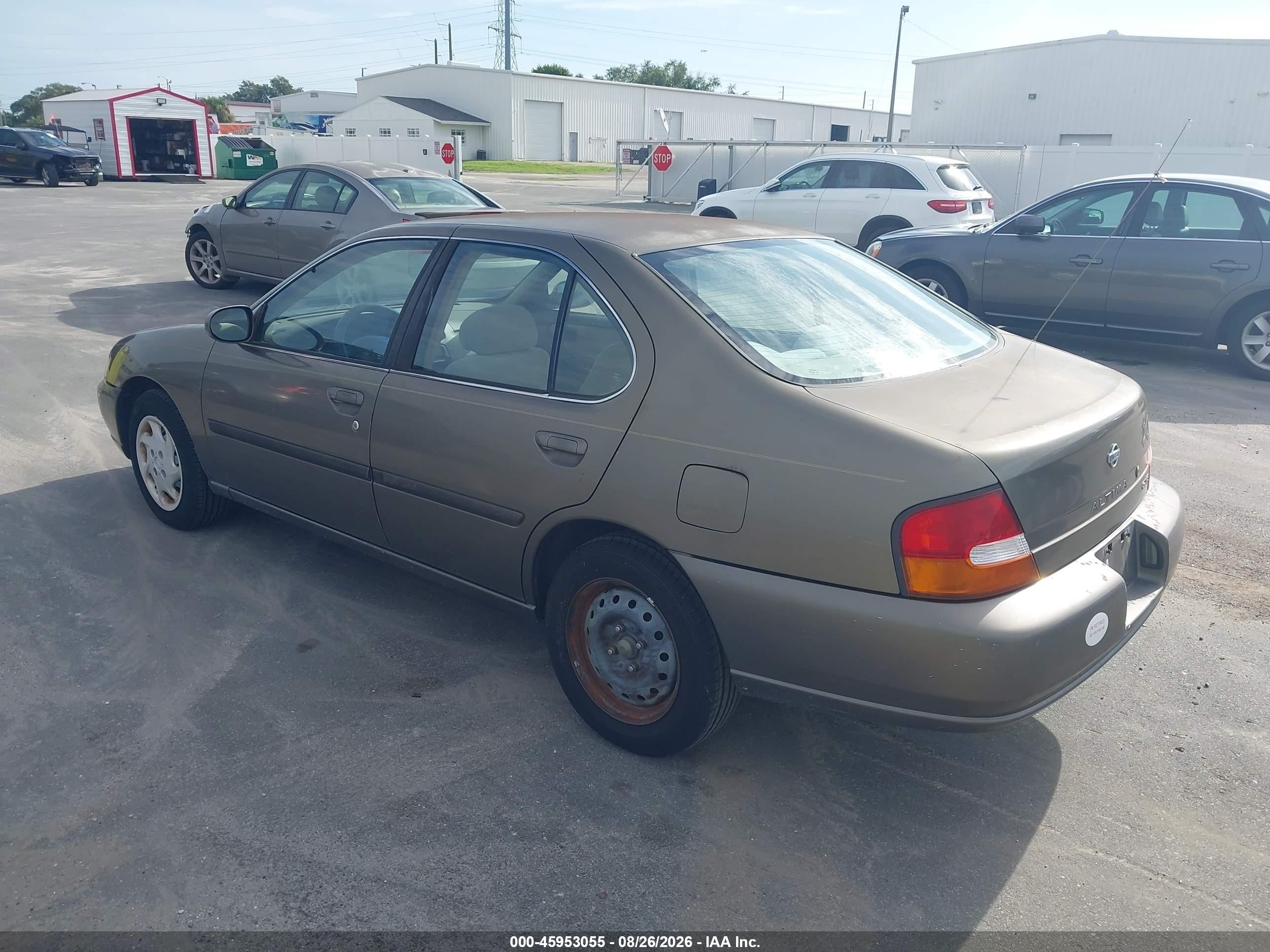1999 Nissan Altima Gle/gxe/se/se-l/xe Gold vin: 1N4DL01D5XC112480