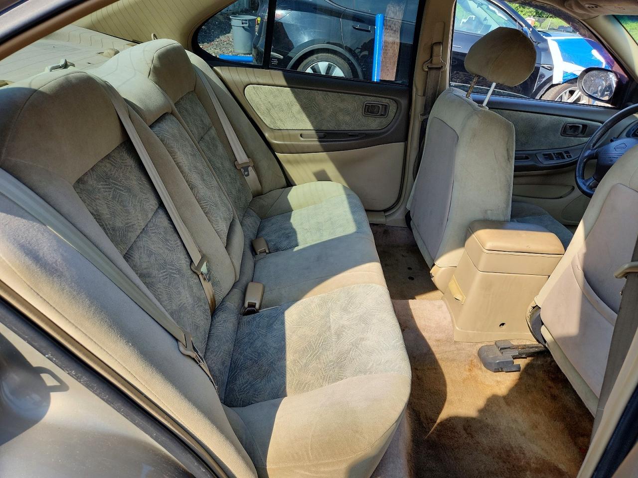 2000 Nissan Altima Tan vin: 1N4DL01D5YC218557