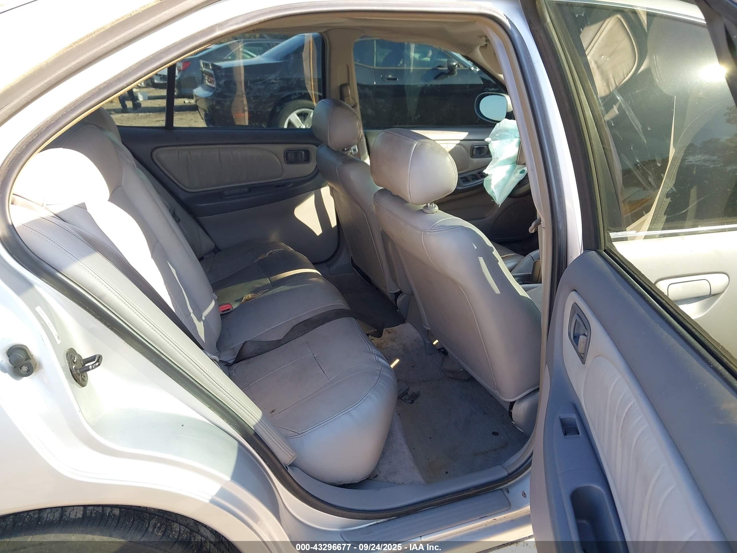 1999 Nissan Altima Gle/gxe/se/se-l/xe Silver vin: 1N4DL01D6XC122466