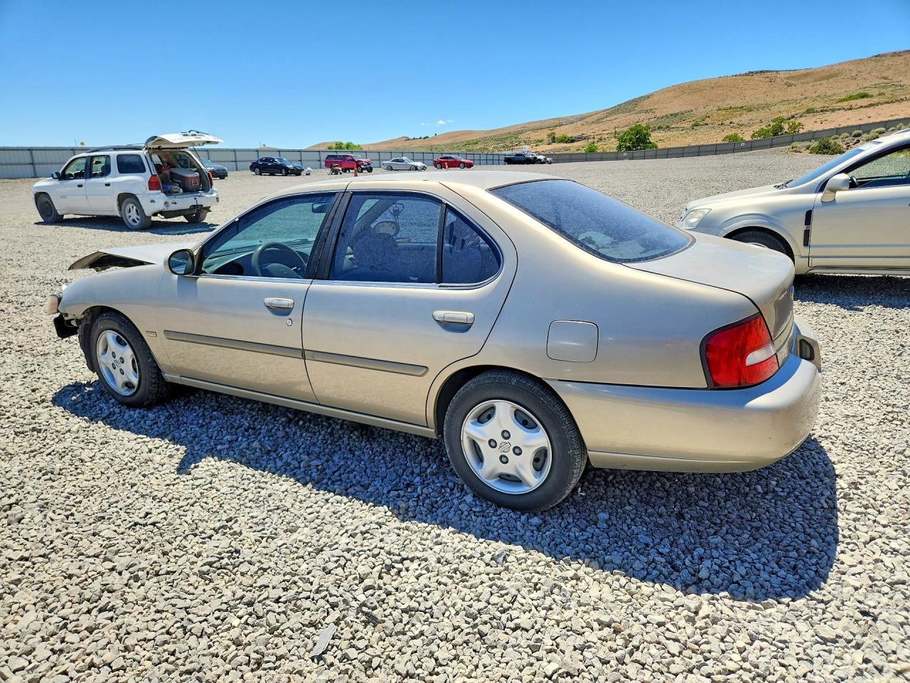 2001 Nissan Altima Xe Gold vin: 1N4DL01D81C121293