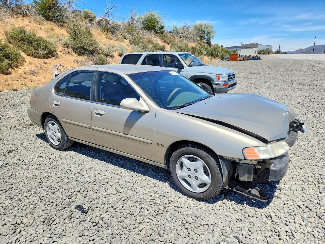 2001 Nissan Altima Xe Gold vin: 1N4DL01D81C121293