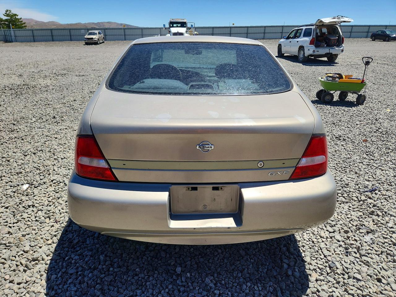 2001 Nissan Altima Xe Gold vin: 1N4DL01D81C121293