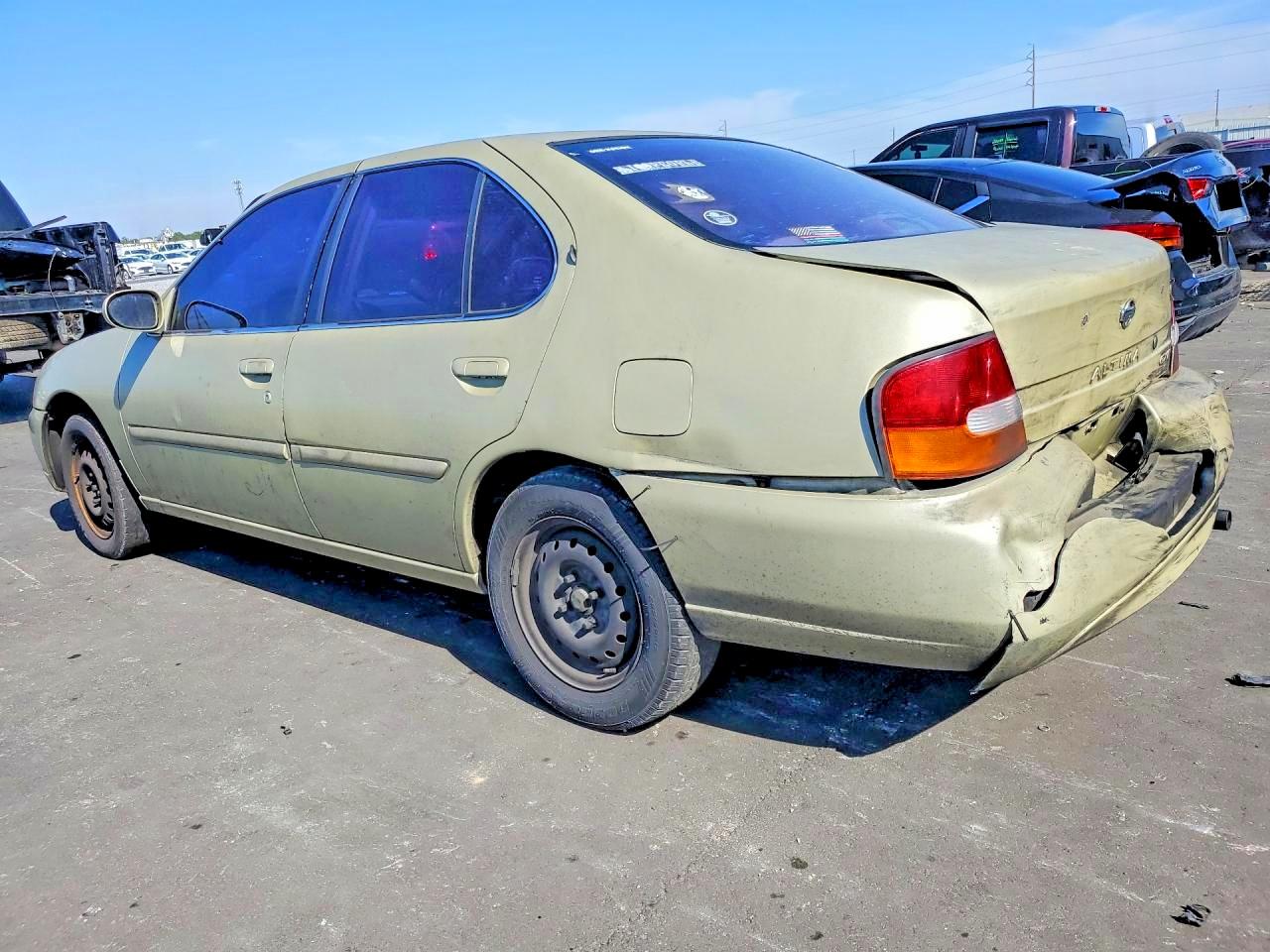 1999 Nissan Altima Xe Gold vin: 1N4DL01D8XC150480