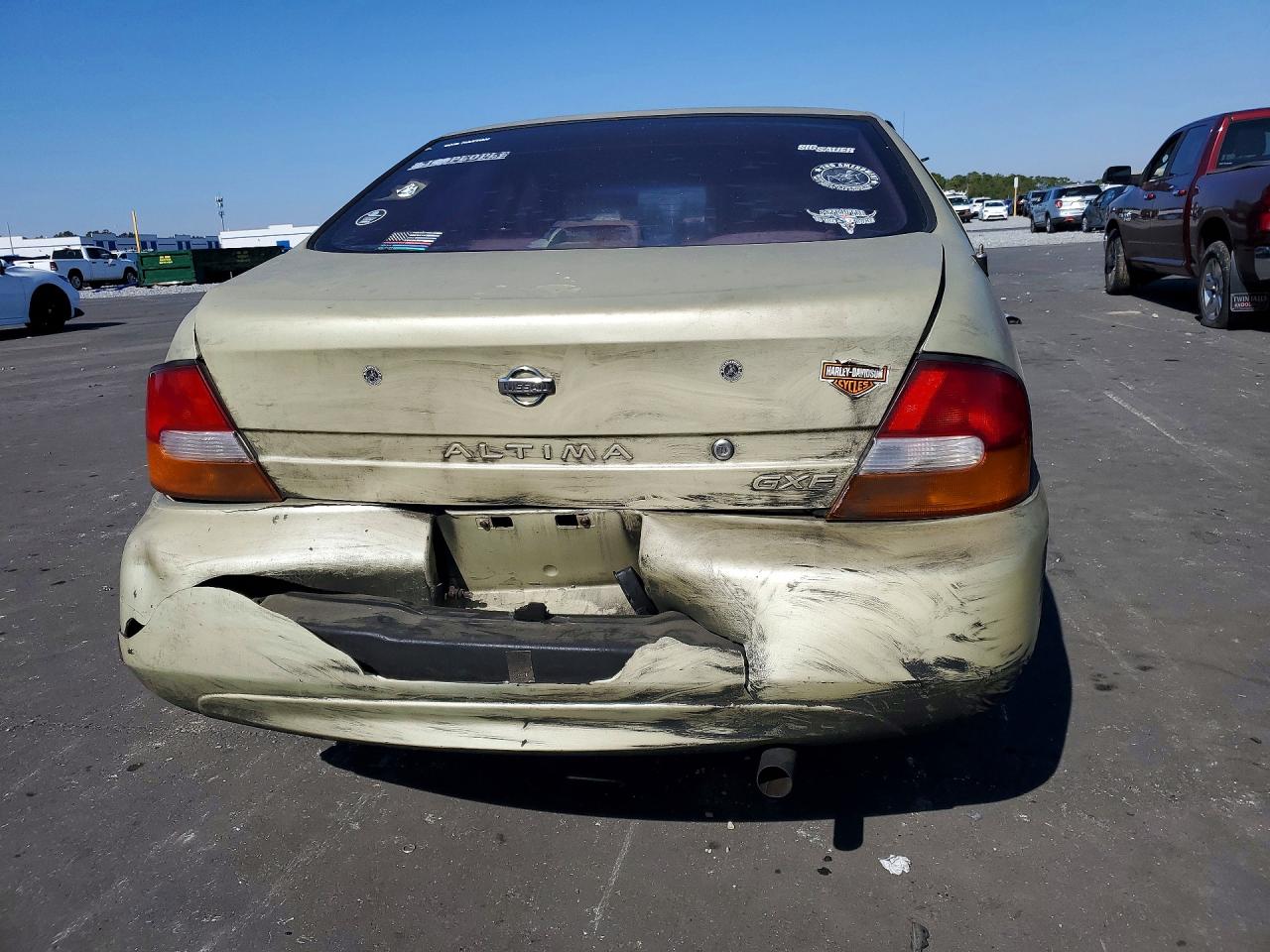 1999 Nissan Altima Xe Gold vin: 1N4DL01D8XC150480