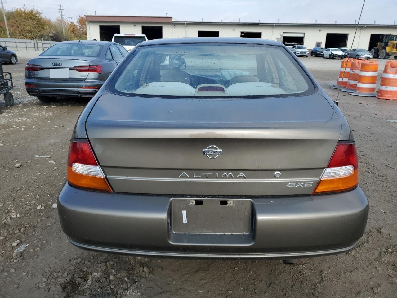1999 Nissan Altima Xe Gold vin: 1N4DL01D8XC265239