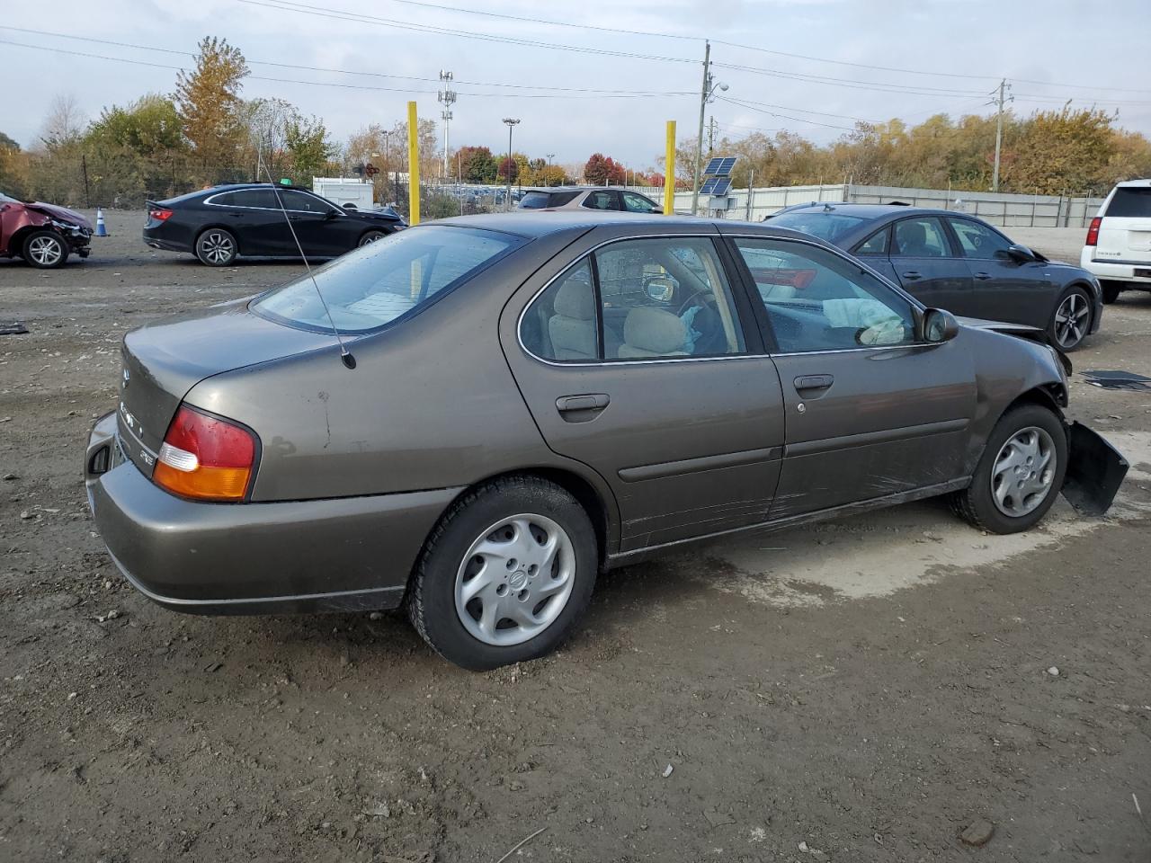 1999 Nissan Altima Xe Gold vin: 1N4DL01D8XC265239
