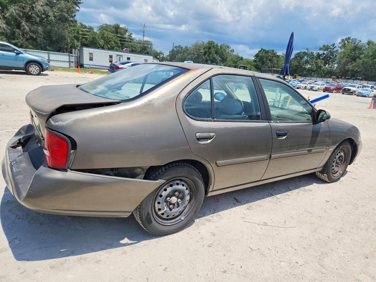 2001 Nissan Altima Xe Tan vin: 1N4DL01DX1C131467
