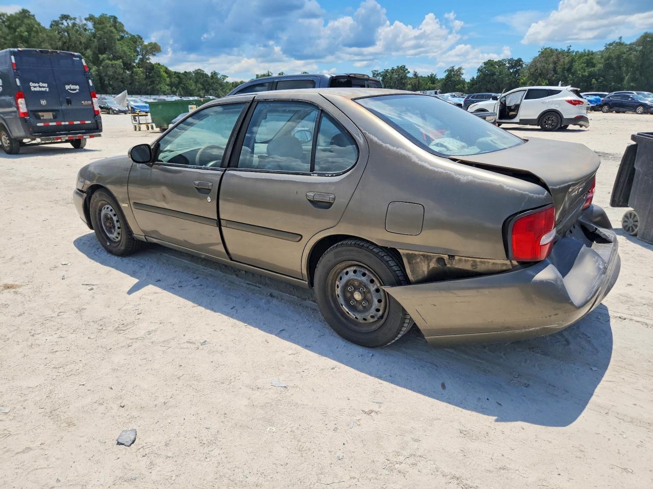 2001 Nissan Altima Xe Tan vin: 1N4DL01DX1C131467