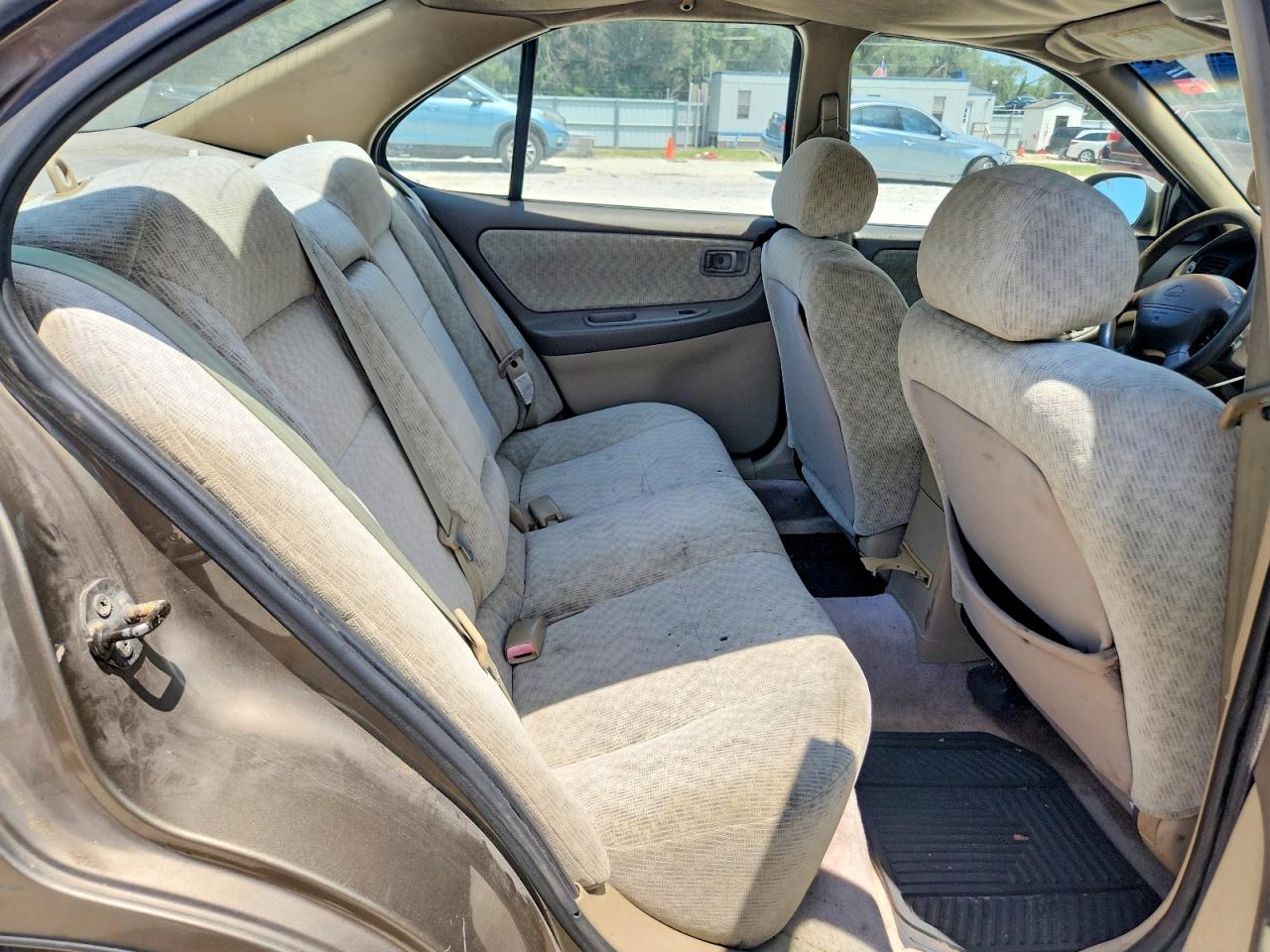 2001 Nissan Altima Xe Tan vin: 1N4DL01DX1C131467