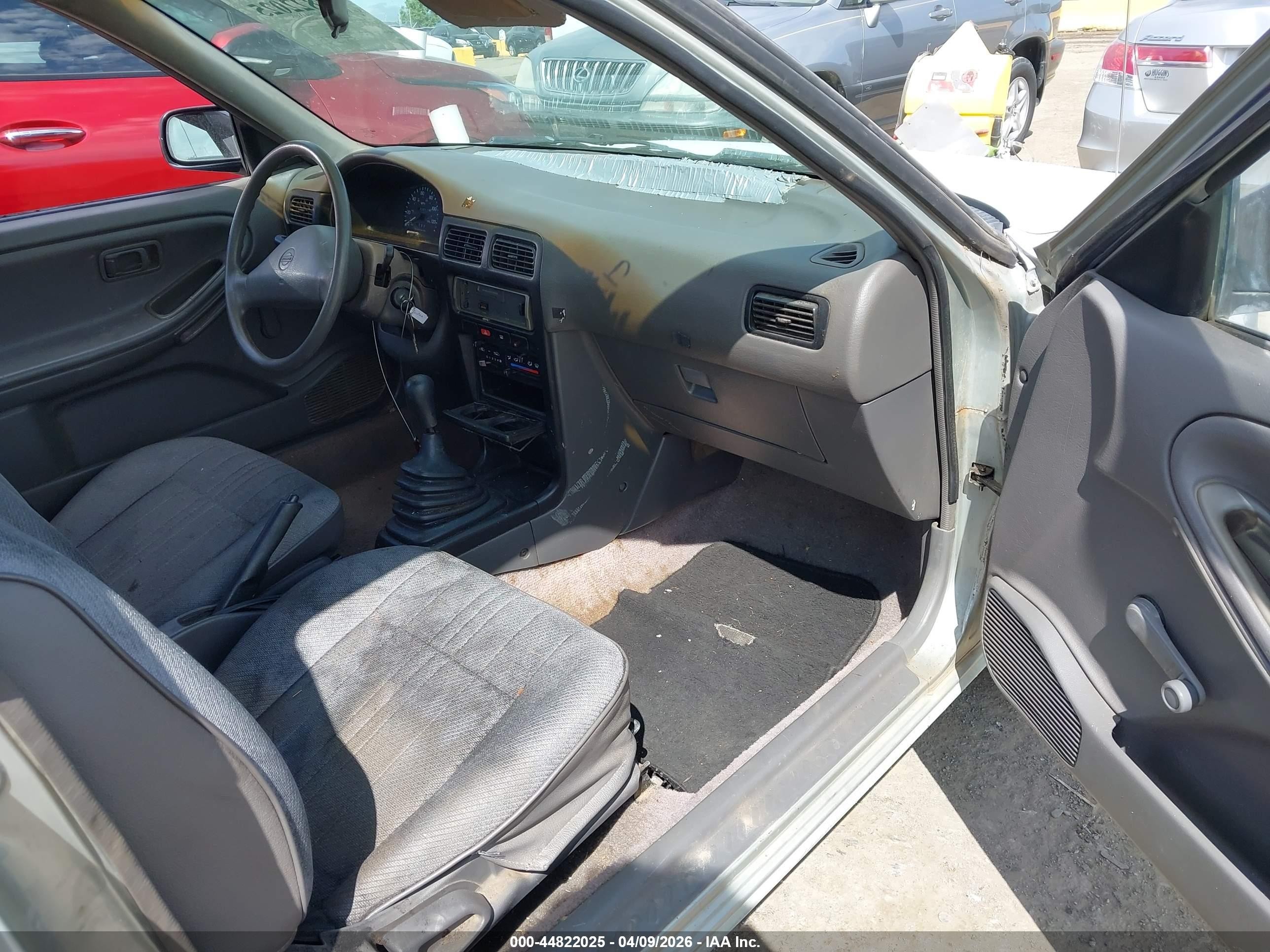 1993 Nissan Sentra E/xe/se White vin: 1N4EB32A3PC775754