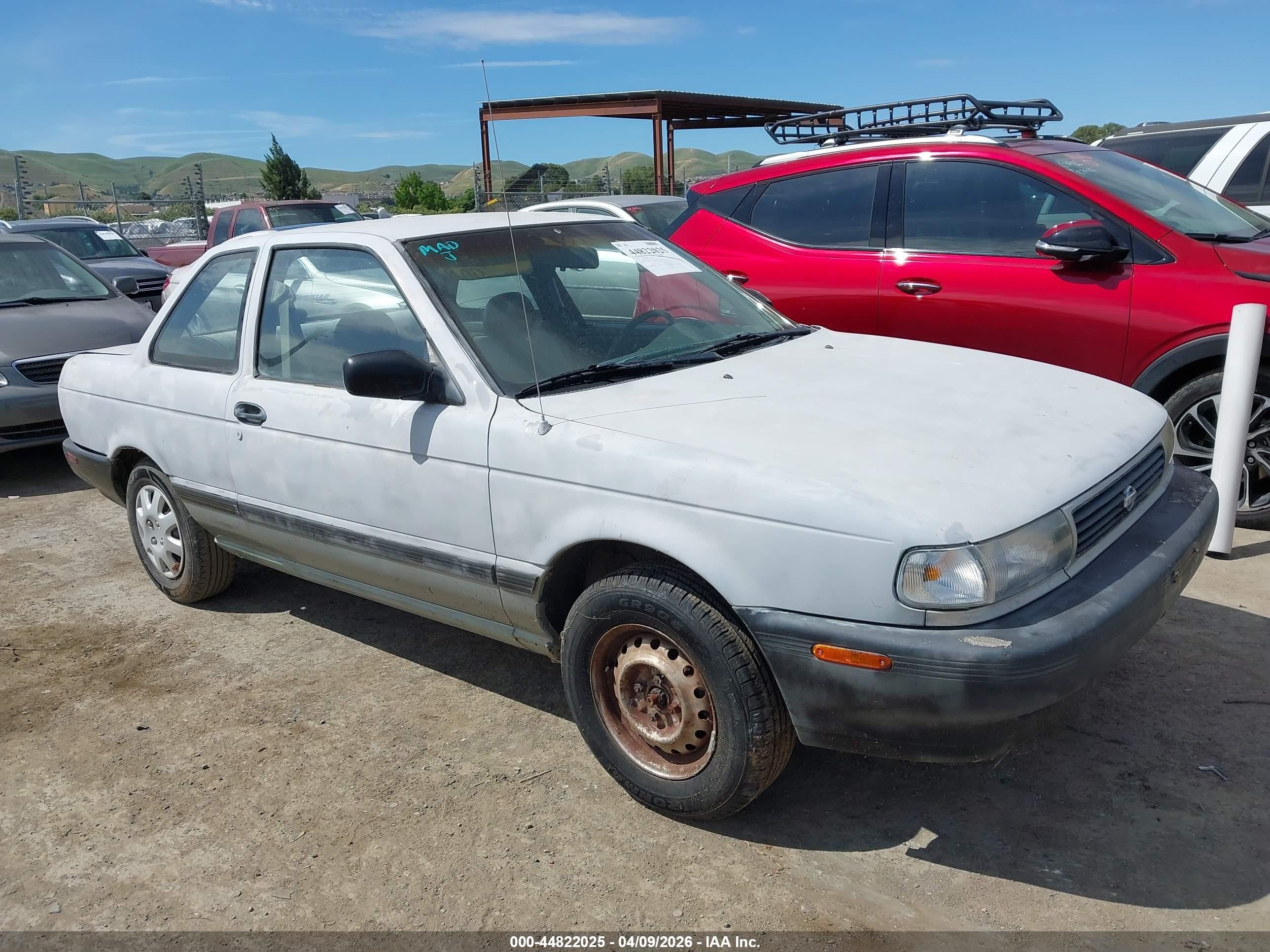1993 Nissan Sentra E/xe/se Белый vin: 1N4EB32A3PC775754