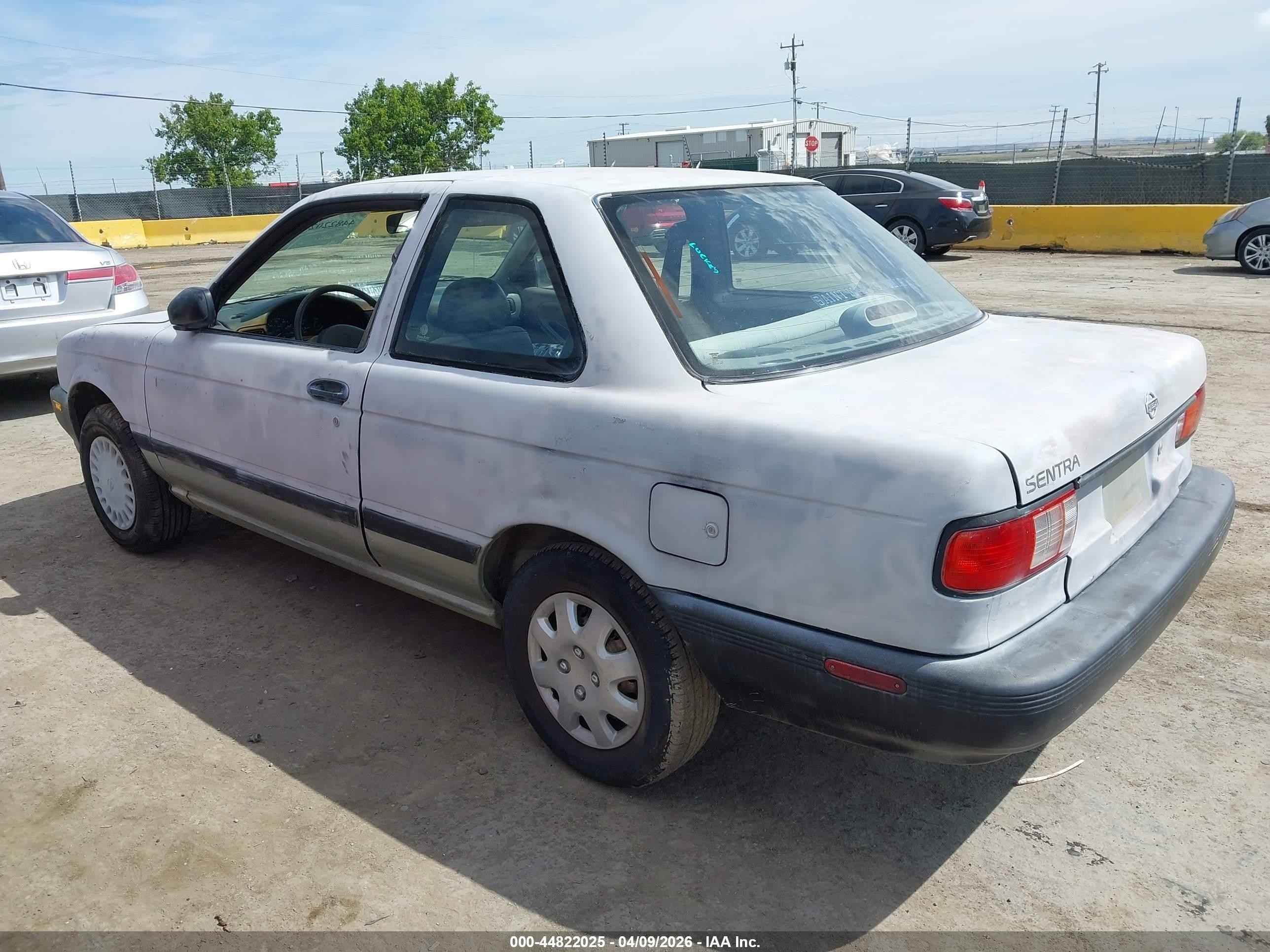 1993 Nissan Sentra E/xe/se White vin: 1N4EB32A3PC775754