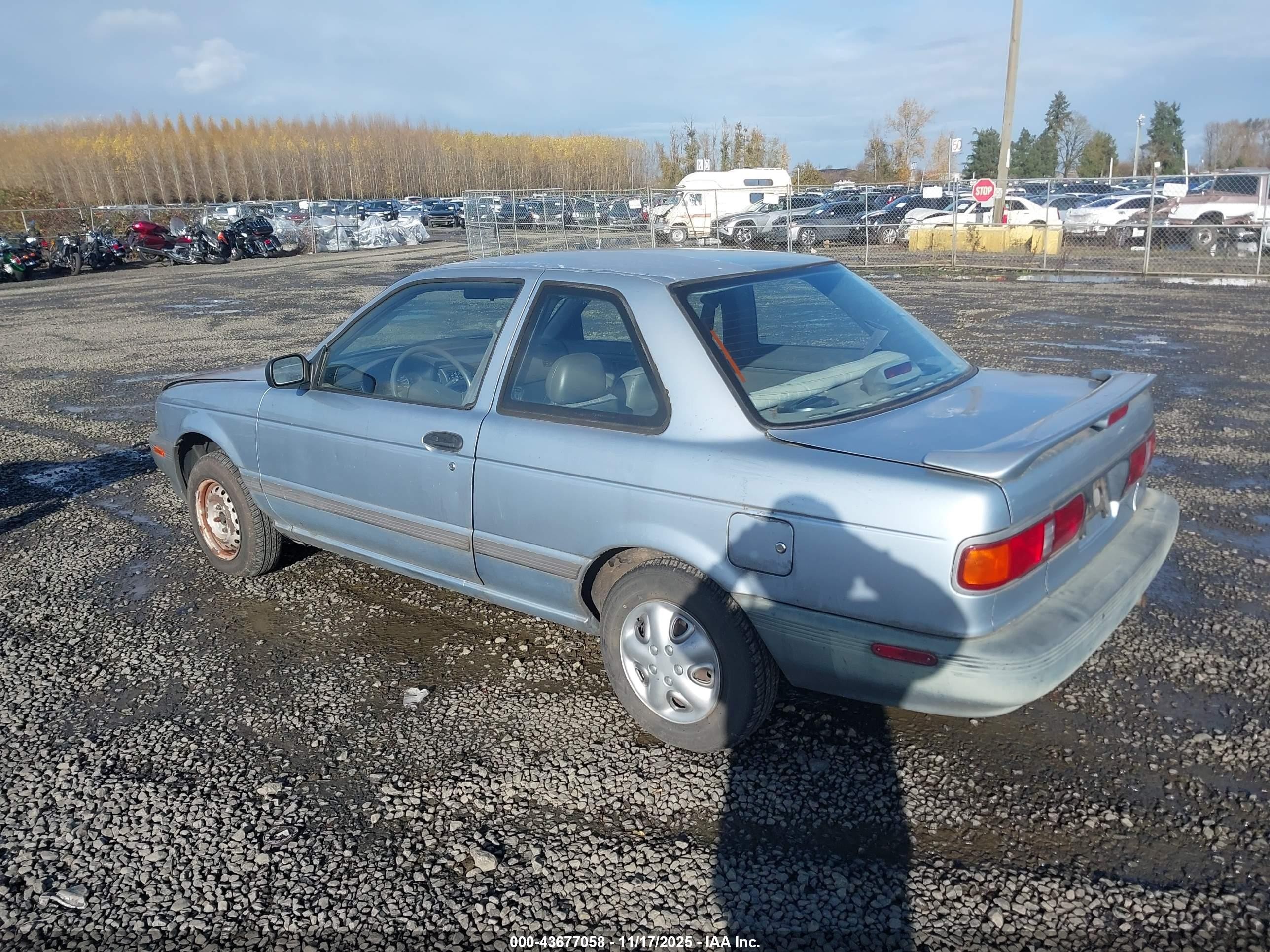 1992 Nissan Sentra   Blue vin: 1N4EB32A4NC719822