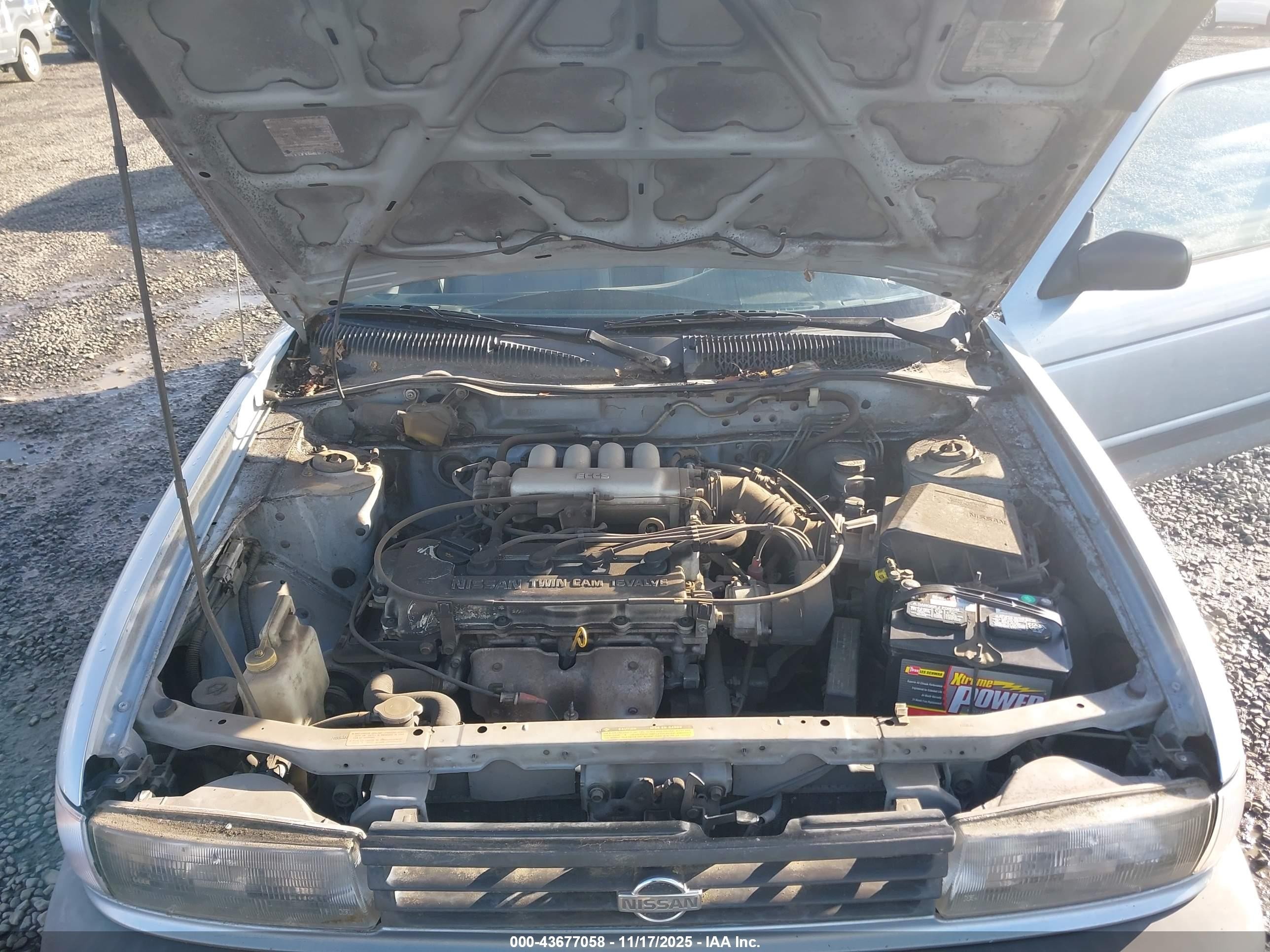 1992 Nissan Sentra   Blue vin: 1N4EB32A4NC719822