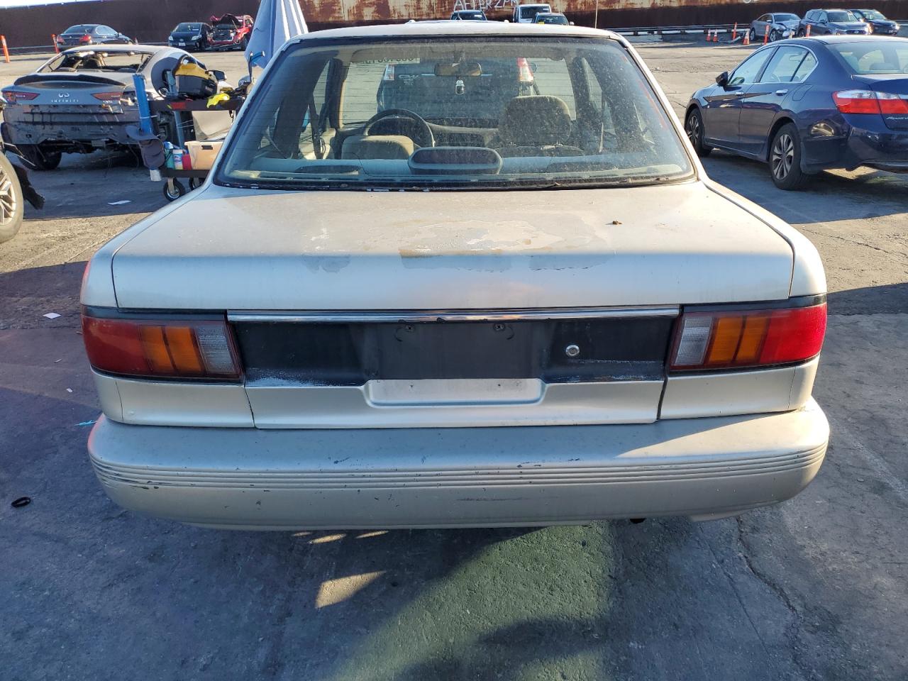 1993 Nissan Sentra E Silver vin: 1N4EB32A6PC727892
