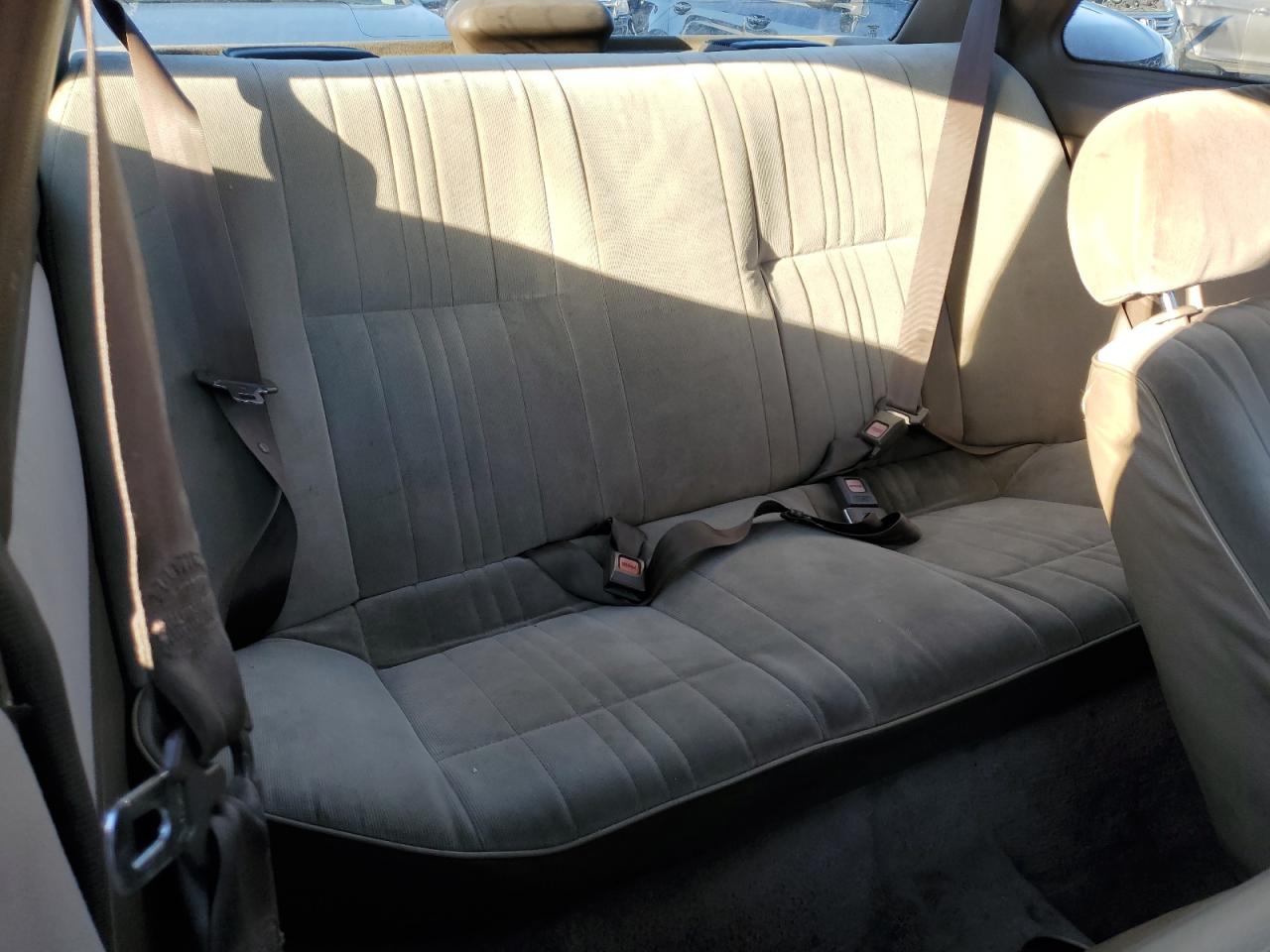 1993 Nissan Sentra E Silver vin: 1N4EB32A6PC727892