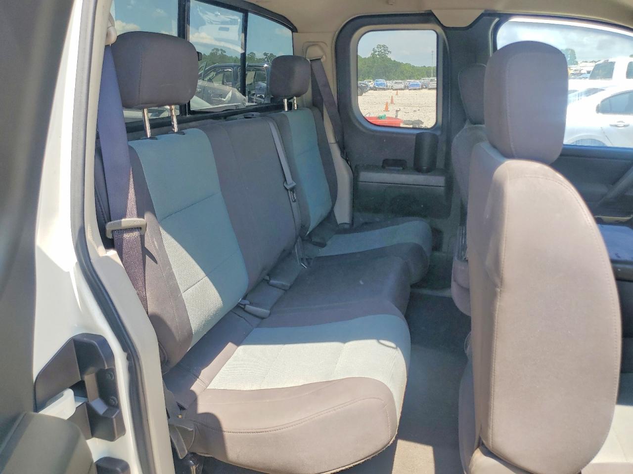 2004 Nissan Titan Xe/se/le White vin: 1N6AA06A34N520538