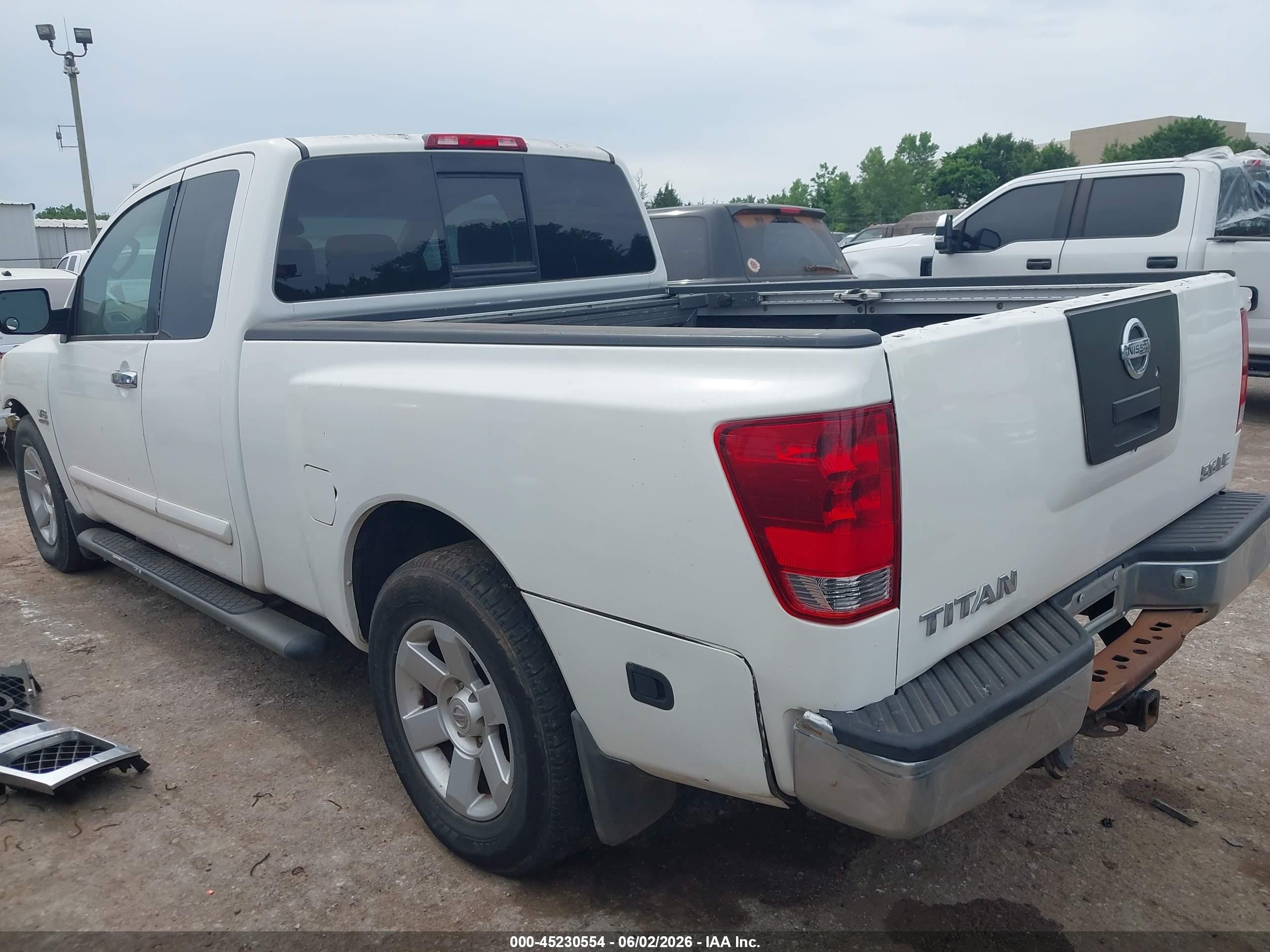 2004 Nissan Titan Le Белый vin: 1N6AA06A44N580487