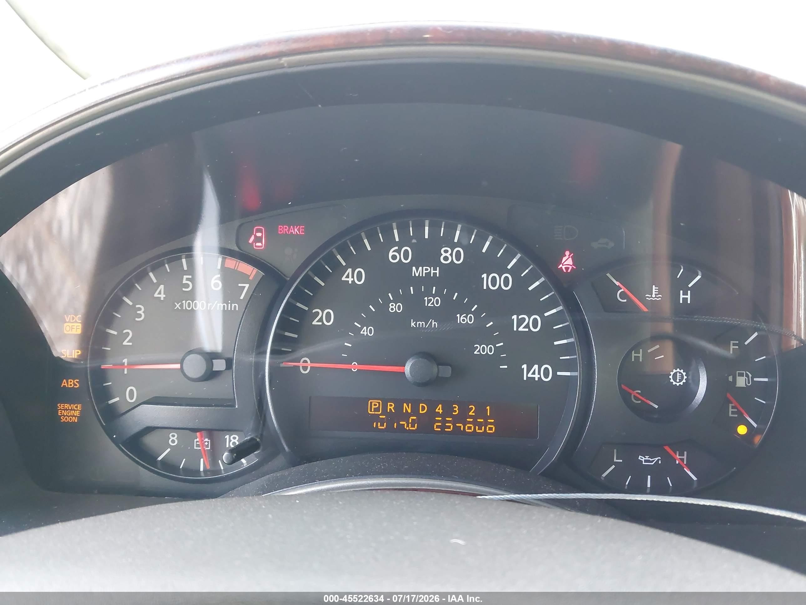 2004 Nissan Titan Le Белый vin: 1N6AA06A64N533221