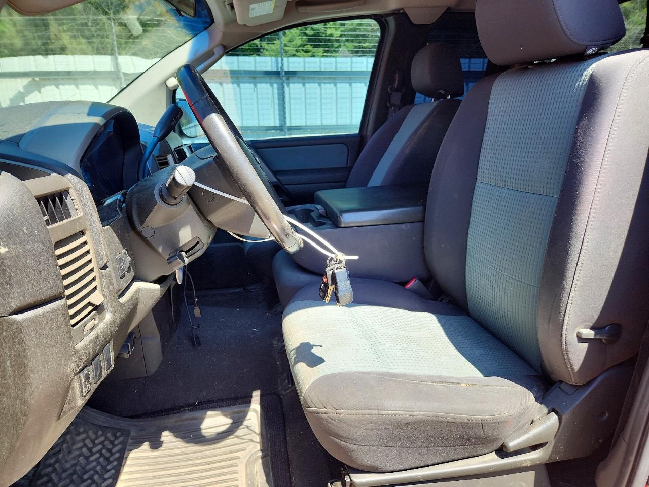 2005 Nissan Titan Xe Red vin: 1N6AA06B05N509636