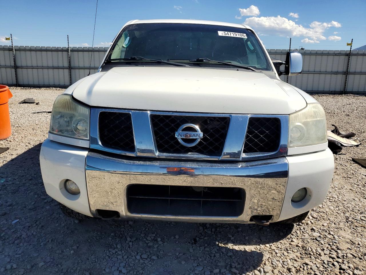 2005 Nissan Titan Xe Белый vin: 1N6AA06B05N540319