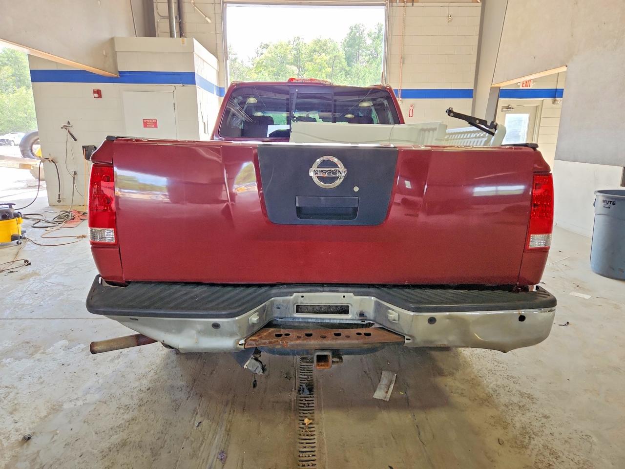 2005 Nissan Titan Xe Burgundy vin: 1N6AA06B65N505154