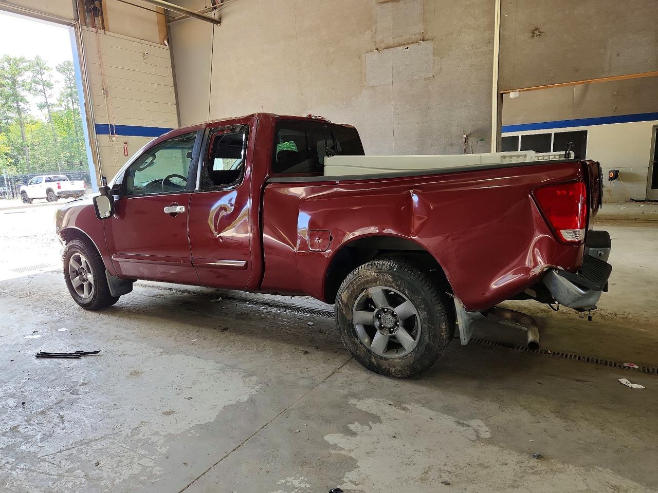 2005 Nissan Titan Xe Burgundy vin: 1N6AA06B65N505154