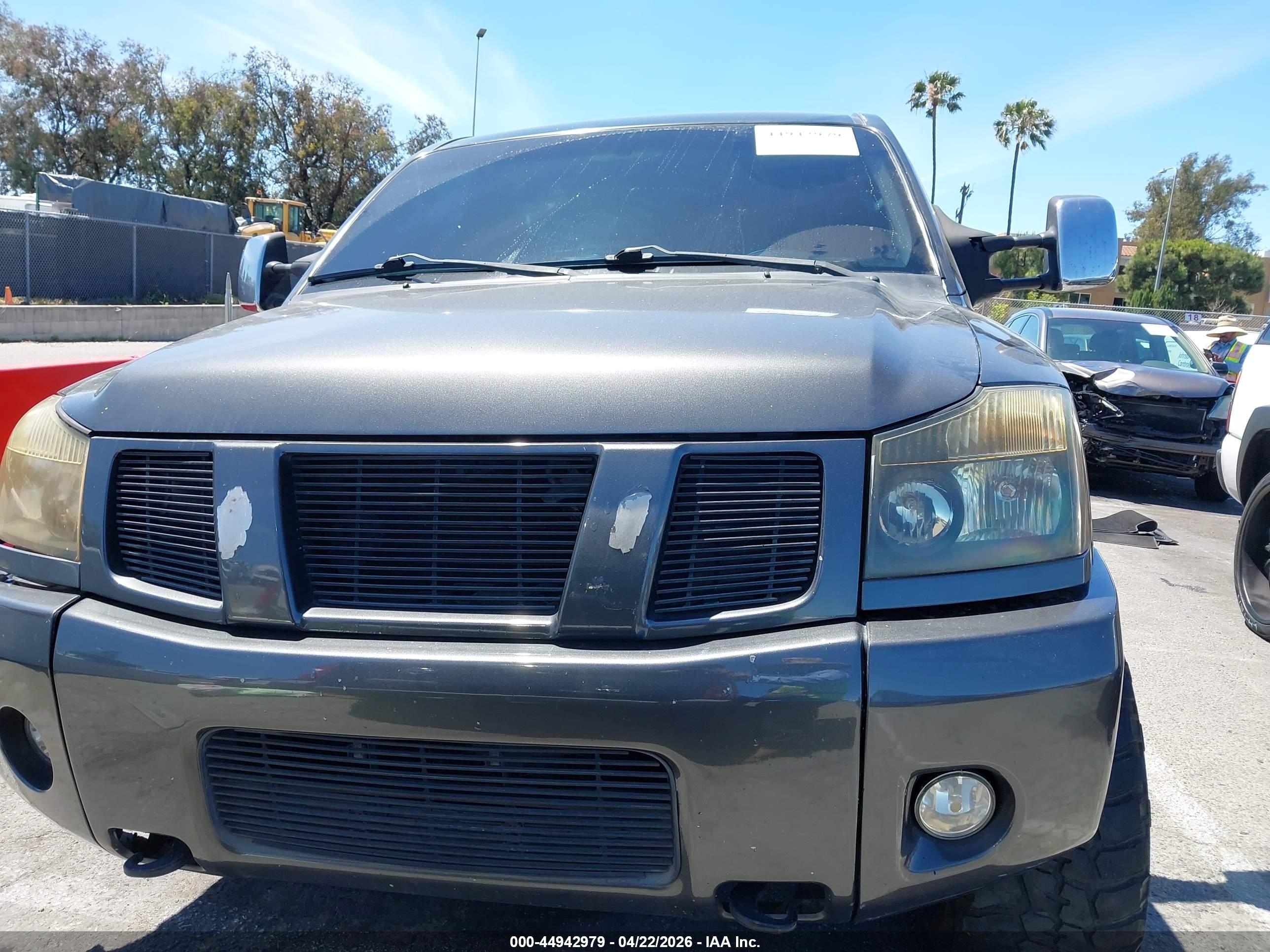 2005 Nissan Titan Le Серый vin: 1N6AA07A75N502236