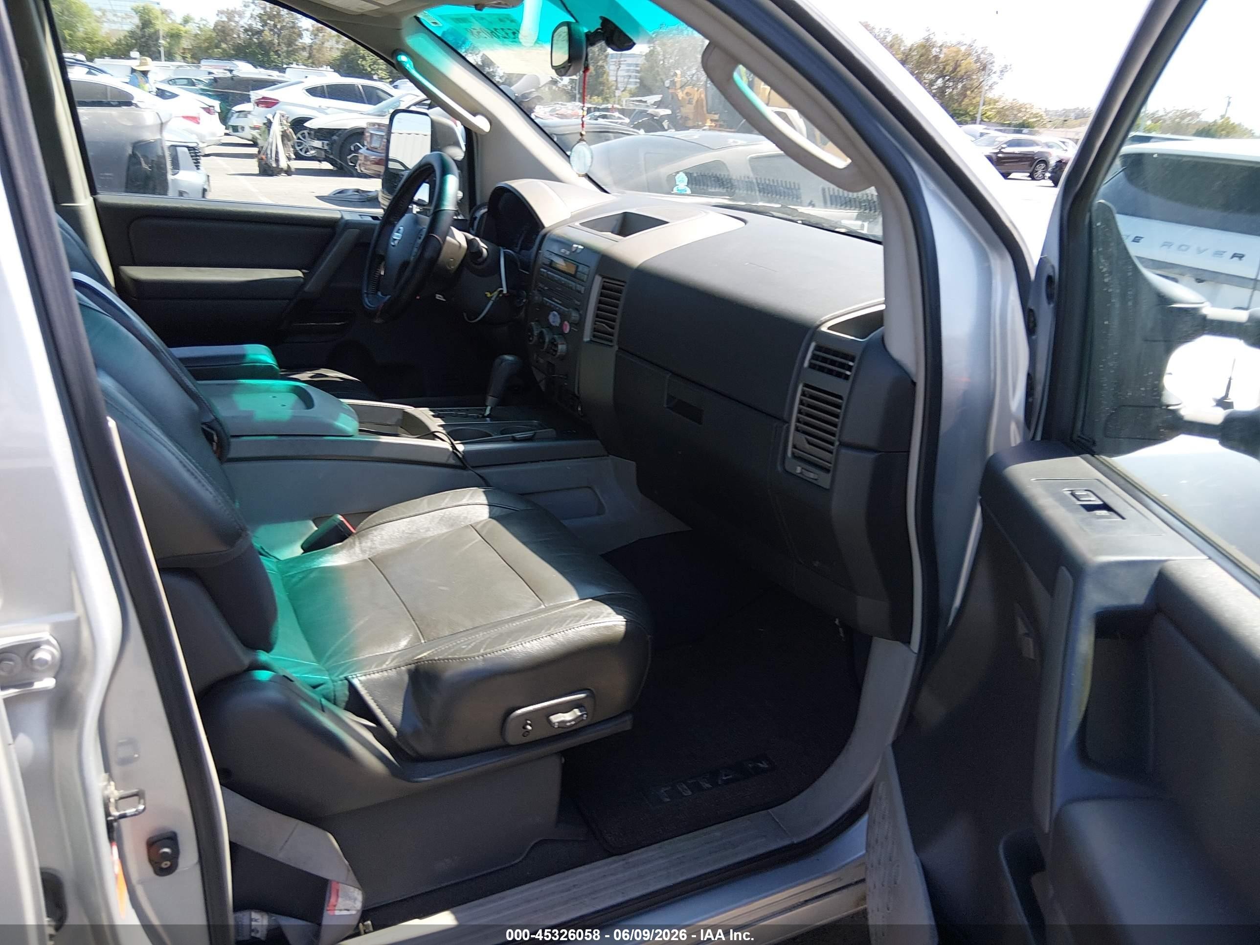 2004 Nissan Titan Le Silver vin: 1N6AA07AX4N570223